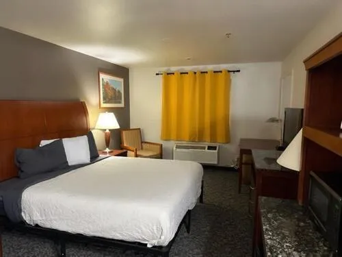 Bedroom, Bed in Days Inn by Wyndham Colorado Springs Air Force Academy