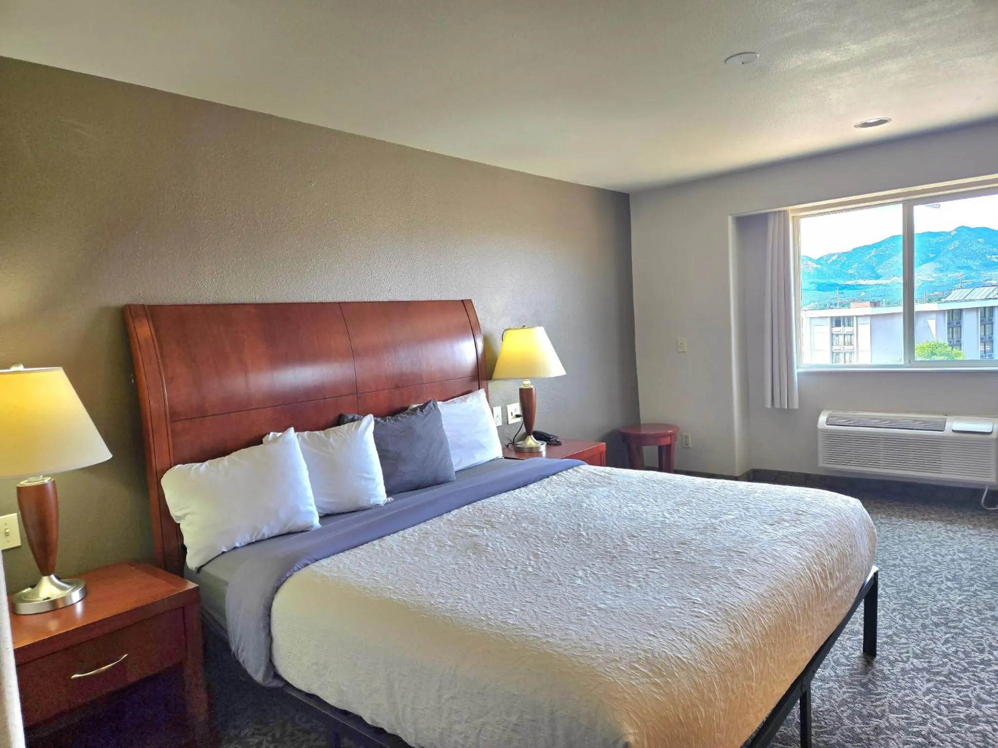 Bedroom, Bed in Olympia Inn