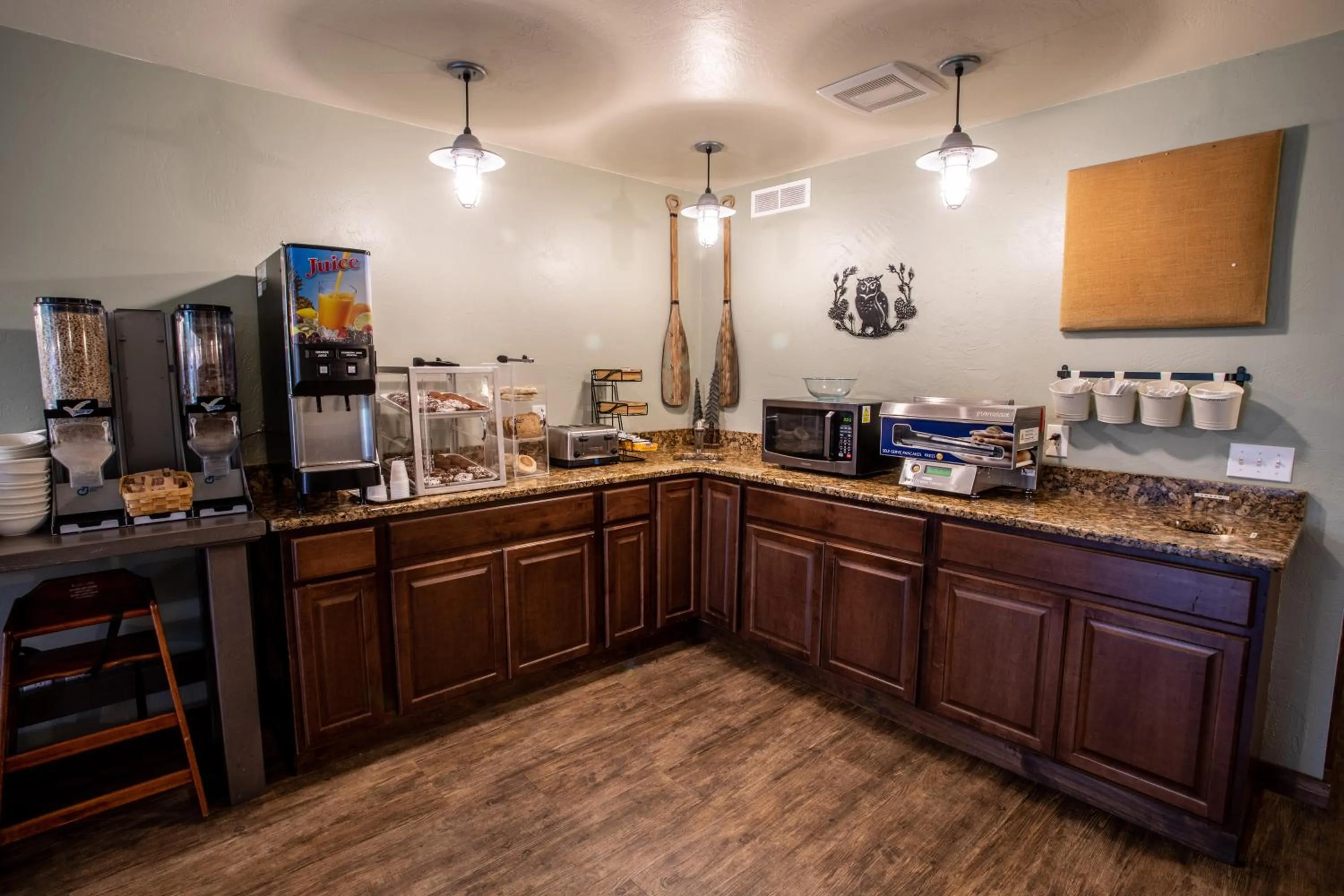 Breakfast in Open Hearth Lodge