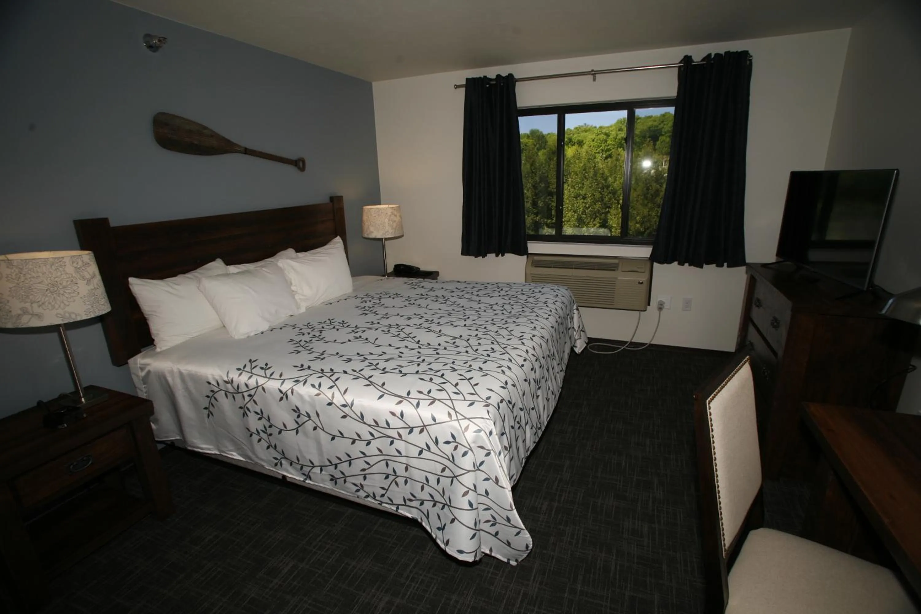 Bedroom, Bed in Open Hearth Lodge