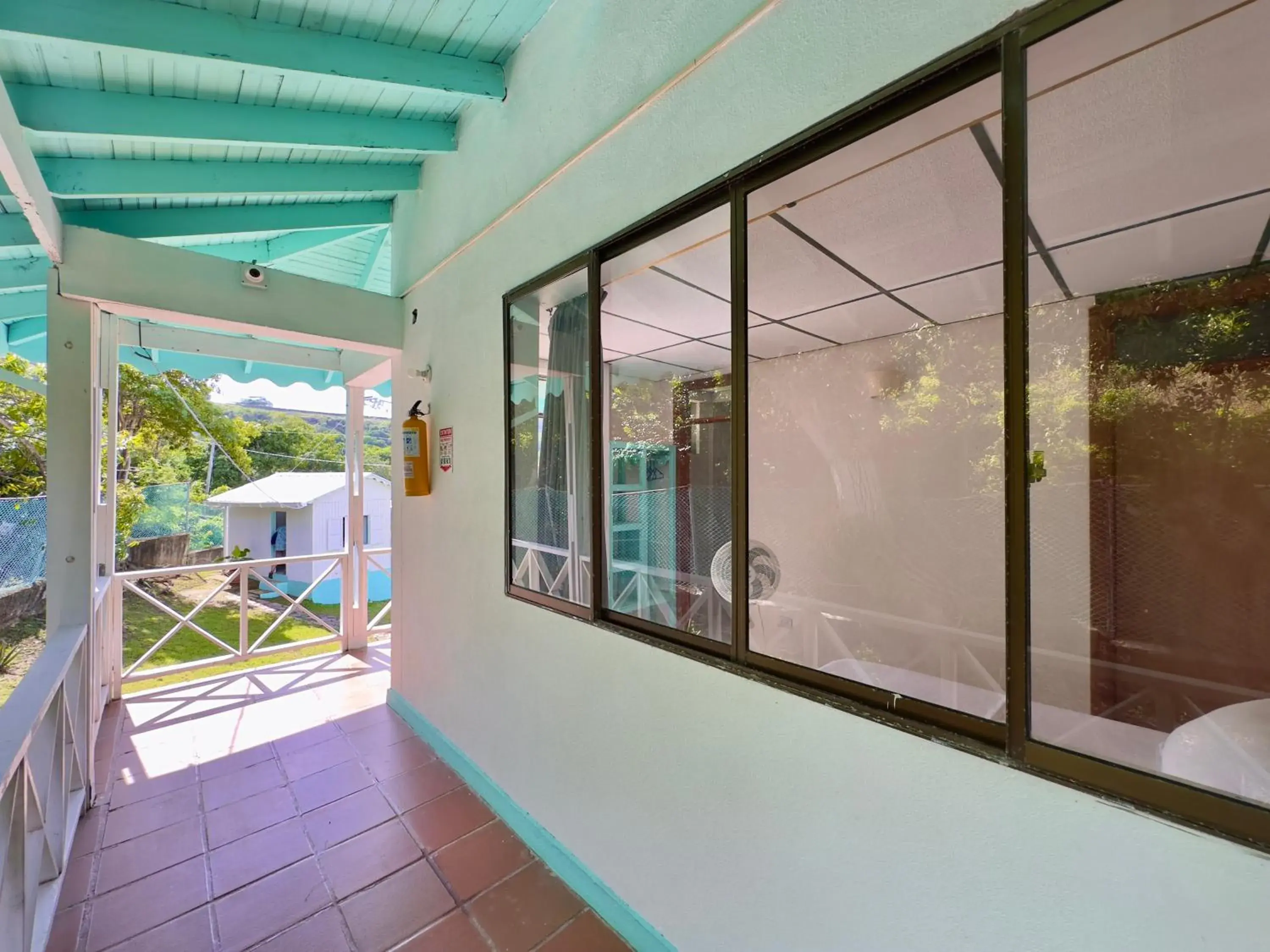 Economy Single Room - single occupancy in South West Bay Cabañas Economy Single Room - single occupancy in South West Bay Cabañas