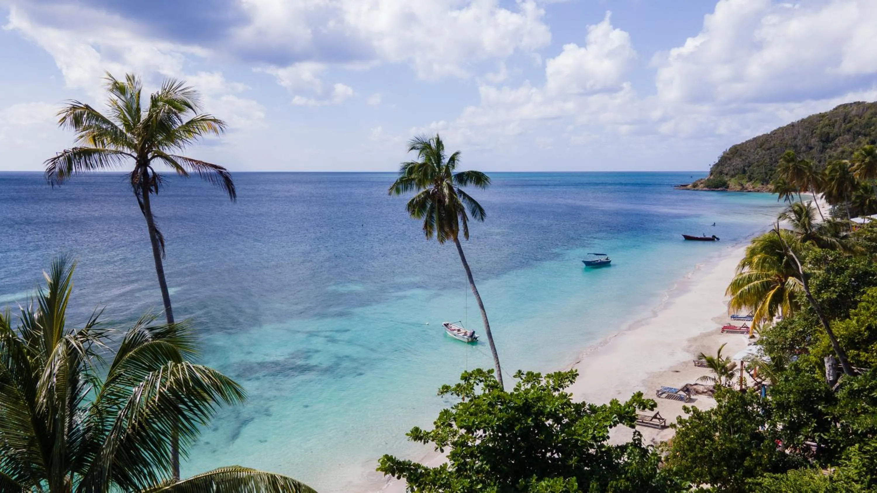 Beach in South West Bay Cabañas