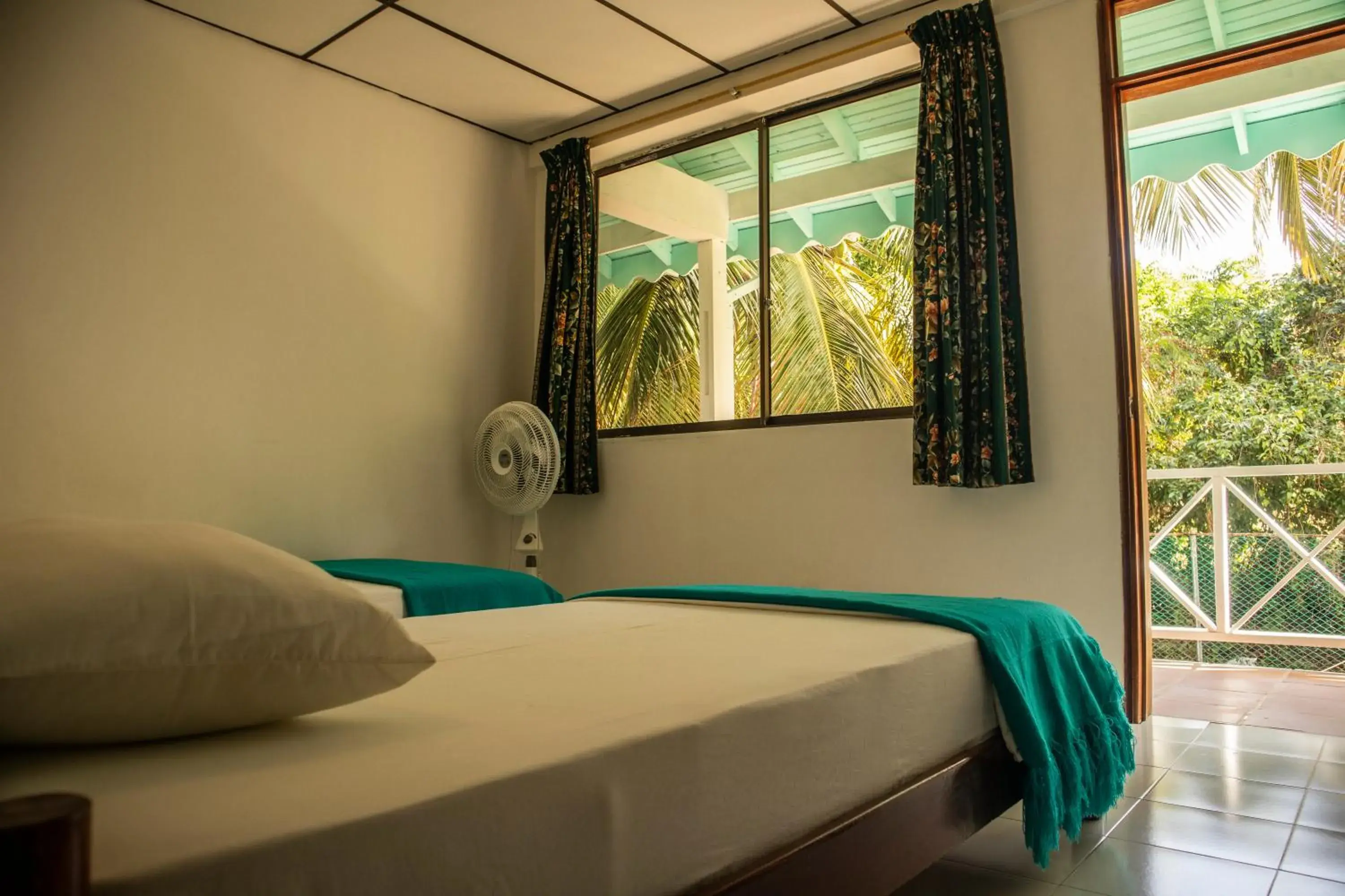 Deluxe Triple Room - single occupancy in South West Bay Cabañas Deluxe Triple Room - single occupancy in South West Bay Cabañas