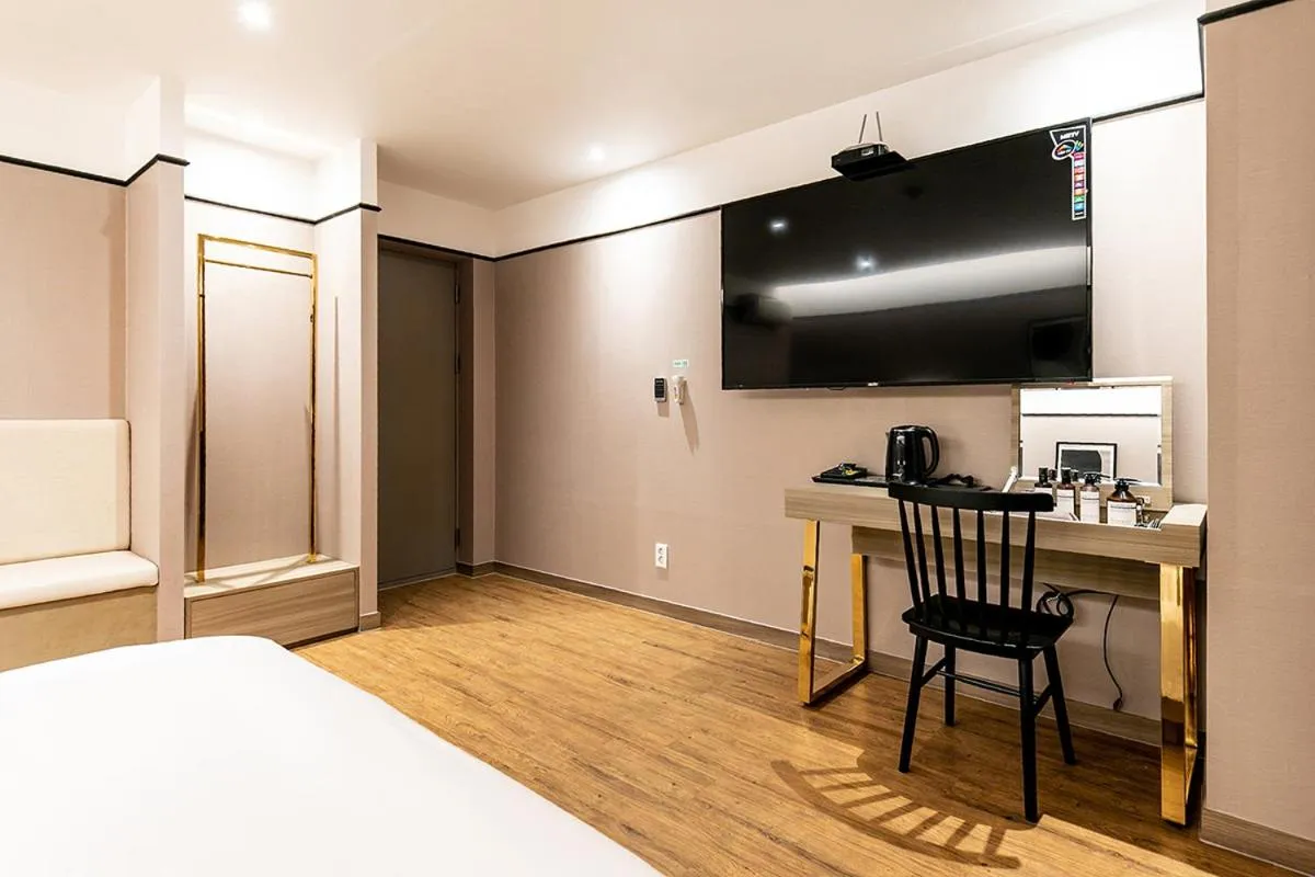 Decorative detail, Bed in Hotel Yaja Masan Odong Branch