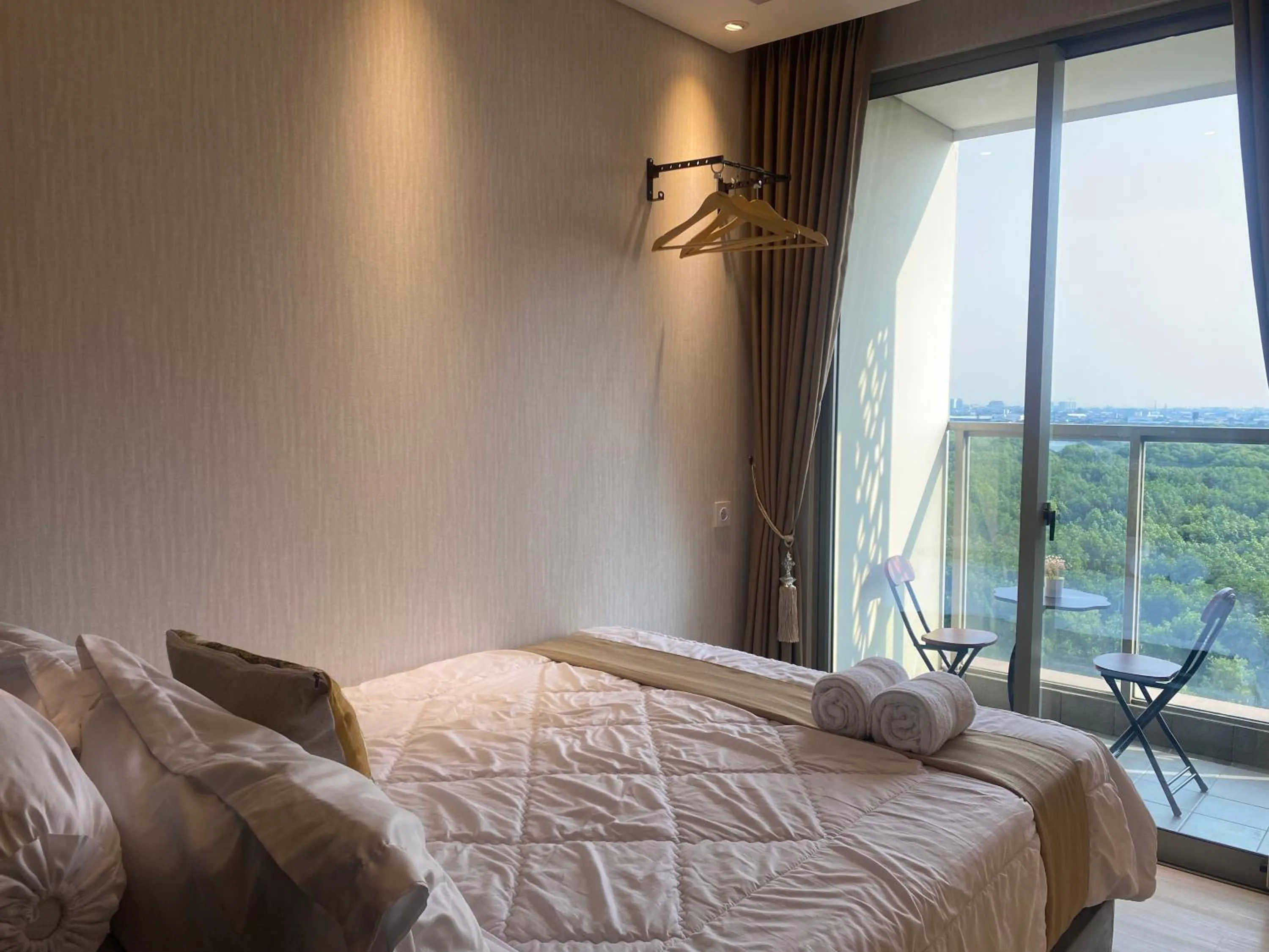 Bed in Comfort and Luxury Private Room at Goldcoast PIK