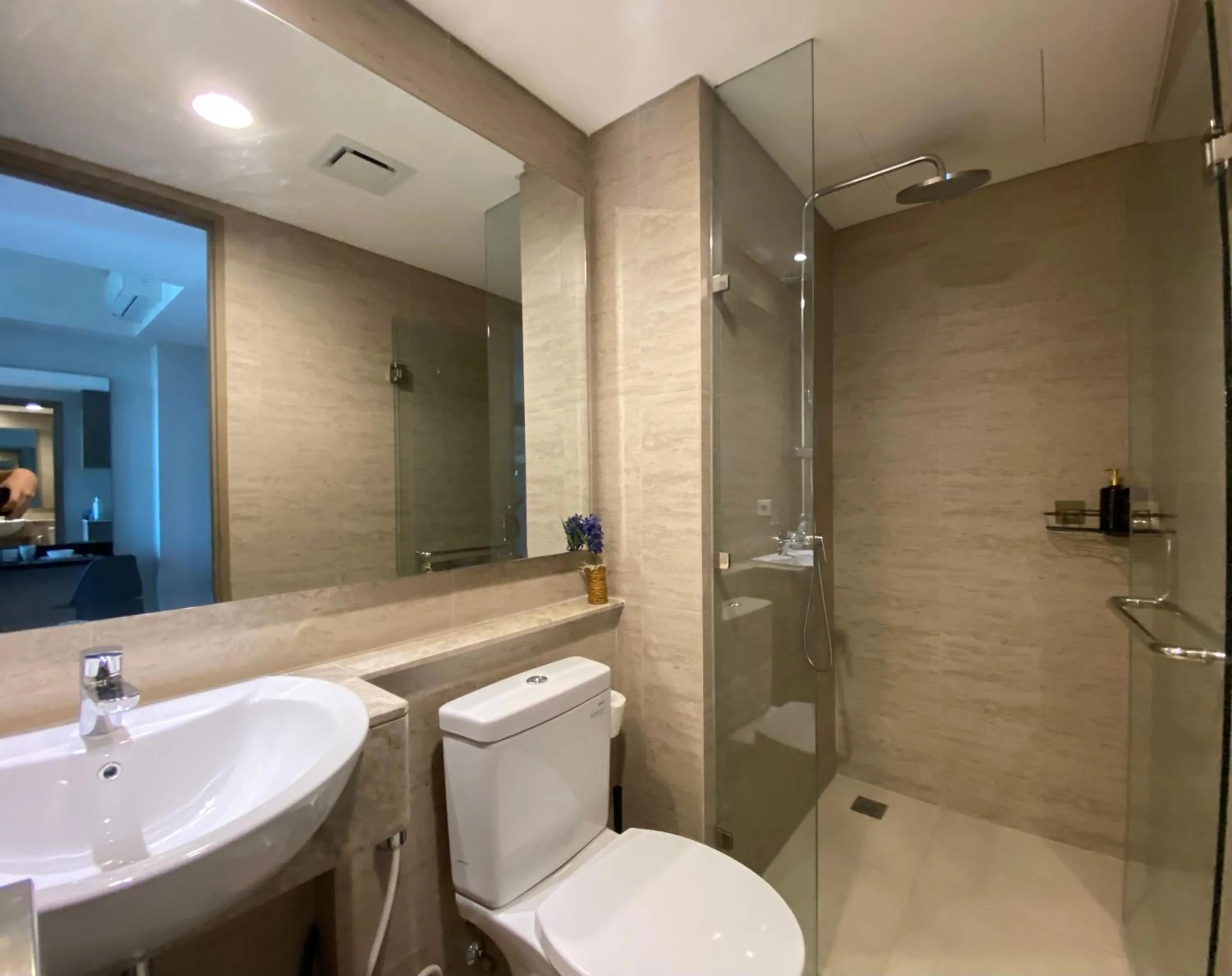 Bathroom in Comfort and Luxury Private Room at Goldcoast PIK