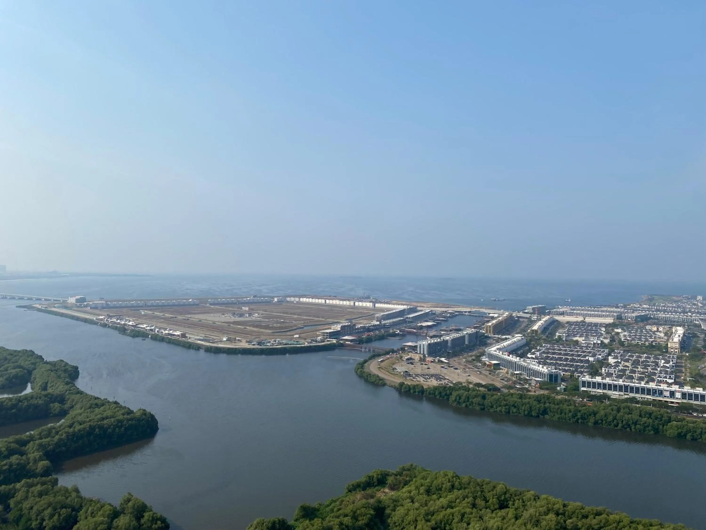 Sea view in Comfort and Luxury Private Room at Goldcoast PIK