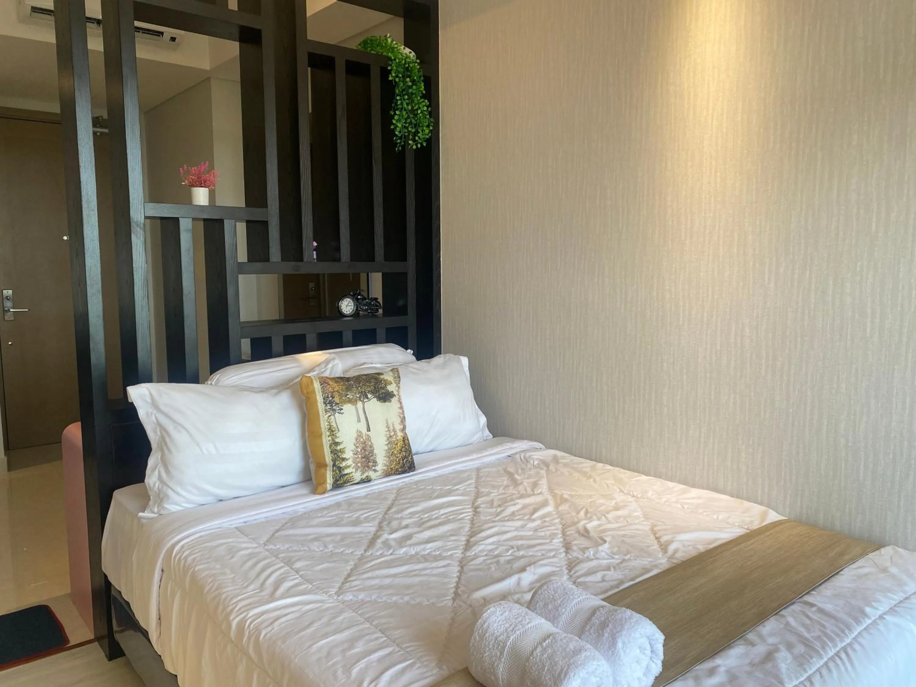 Bedroom, Bed in Comfort and Luxury Private Room at Goldcoast PIK