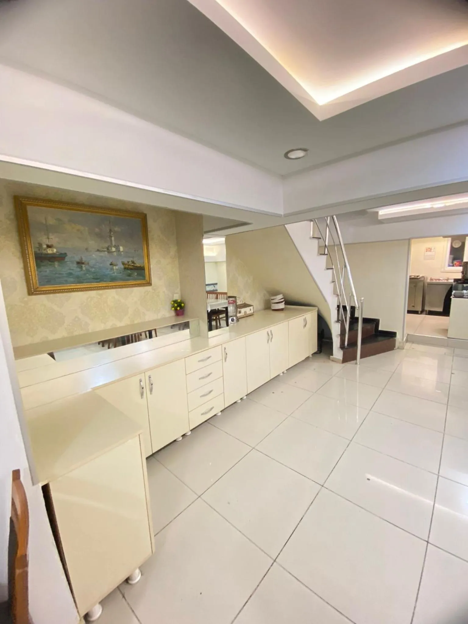 Restaurant/places to eat in Abam Hotel