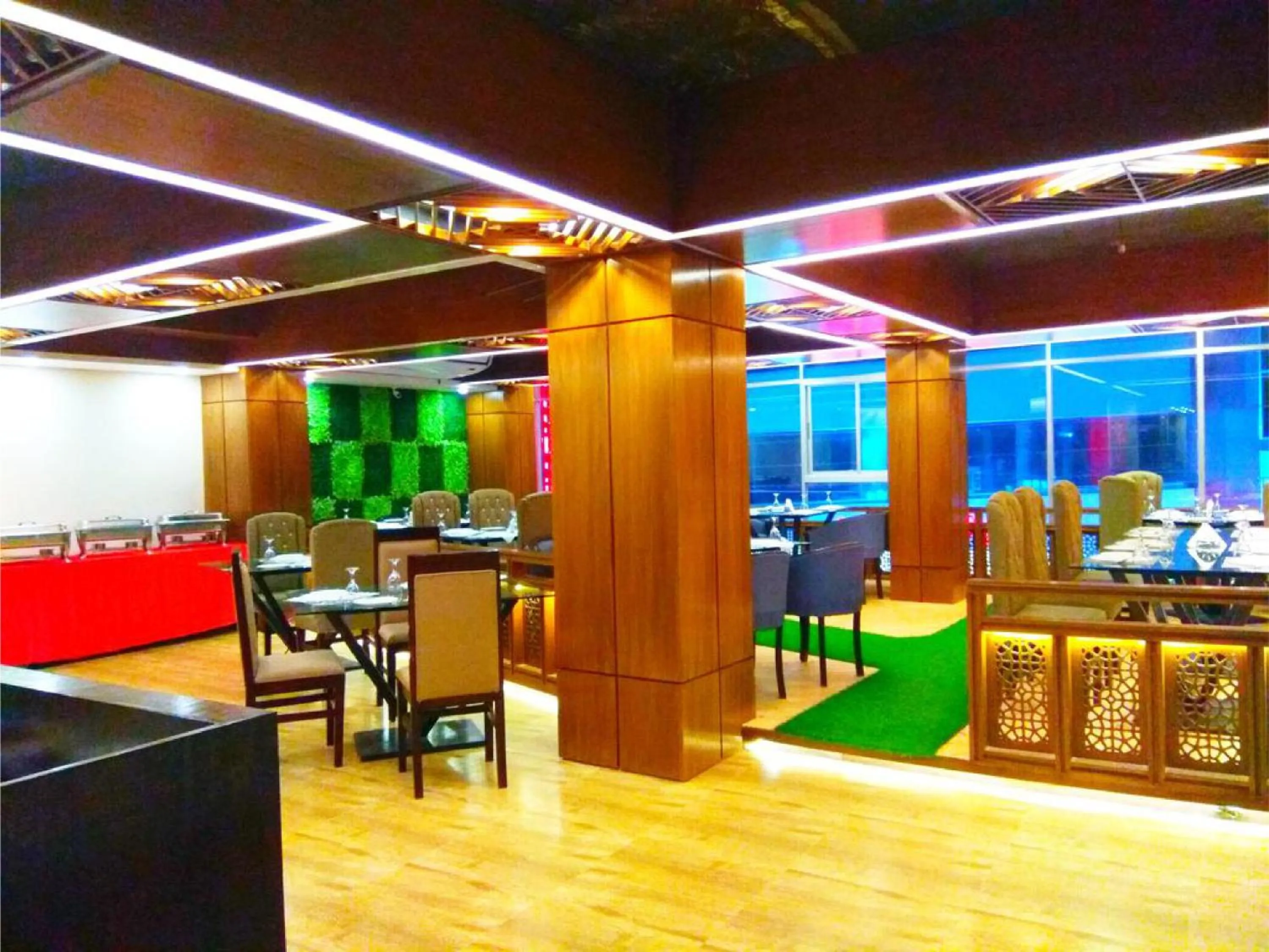 Restaurant/places to eat in New Hotel Grand View