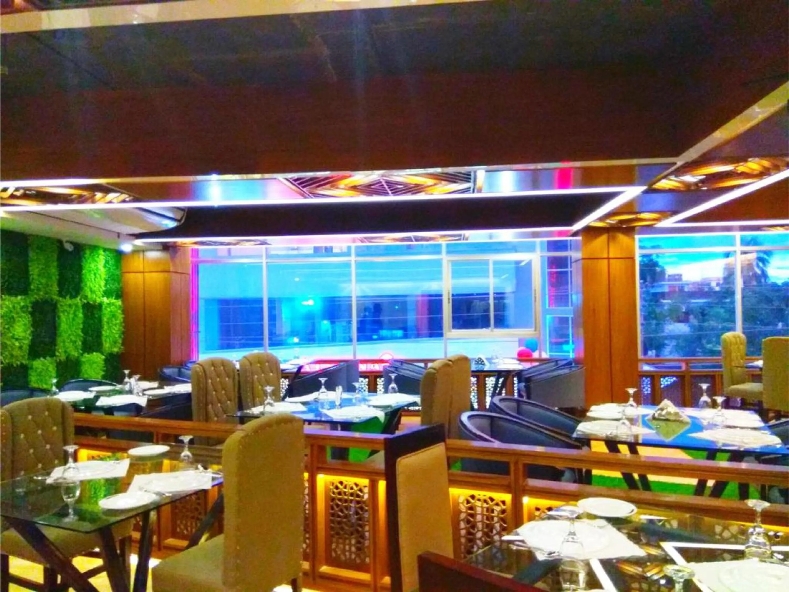 Restaurant/places to eat in New Hotel Grand View