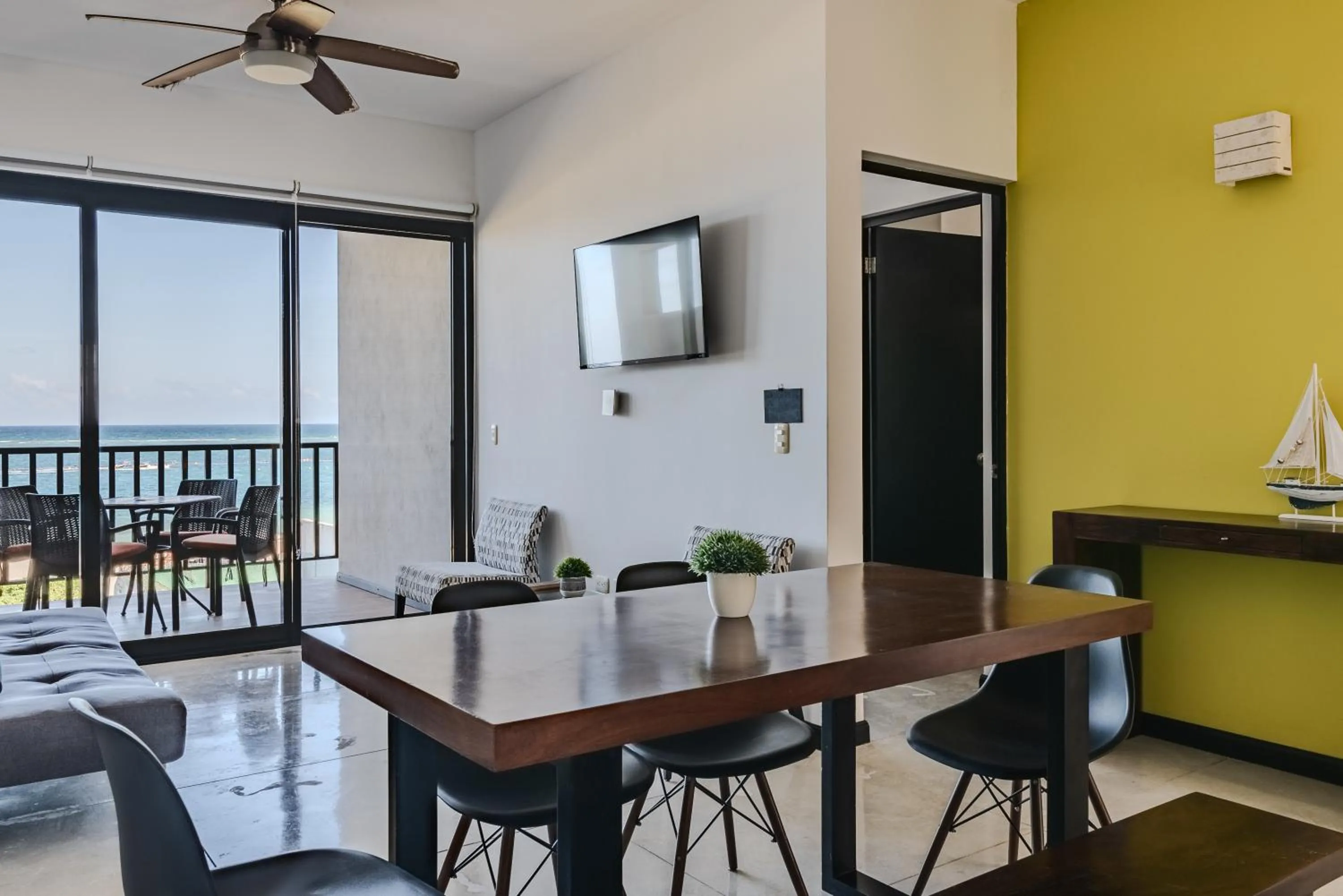 TV and multimedia in Vela's Condos Ocean Front