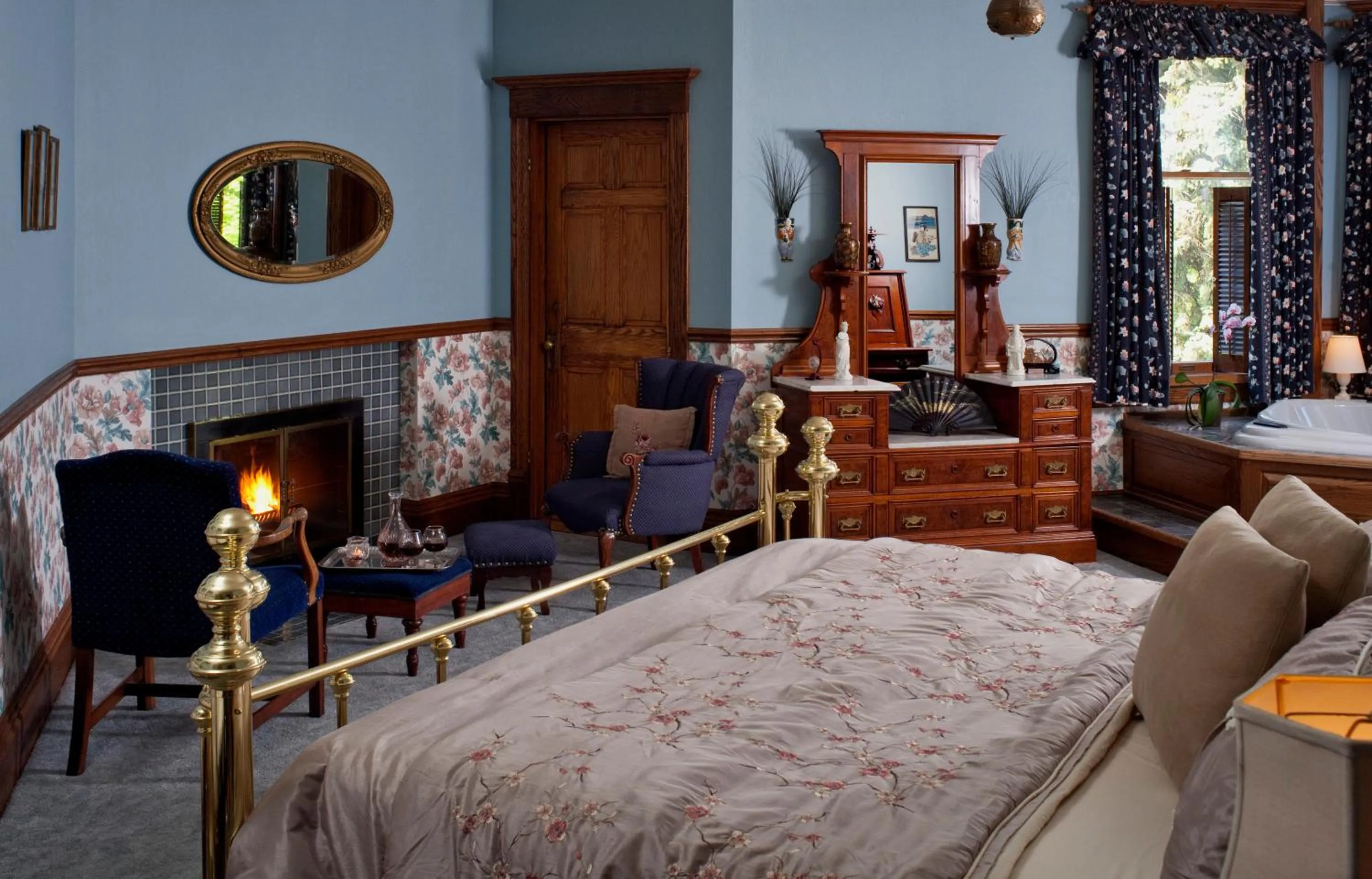 Bedroom in Old Rittenhouse Inn