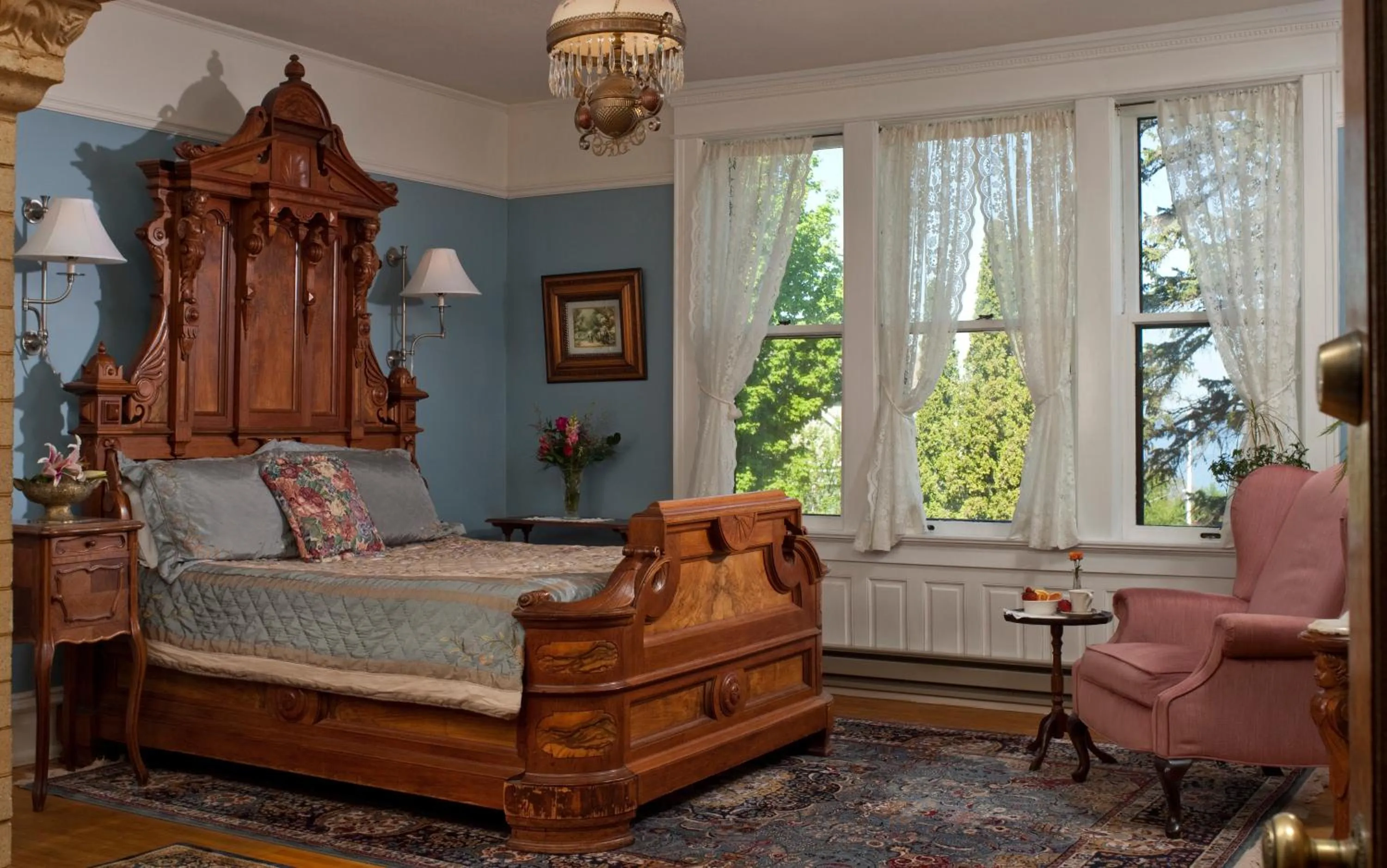 Bedroom in Old Rittenhouse Inn