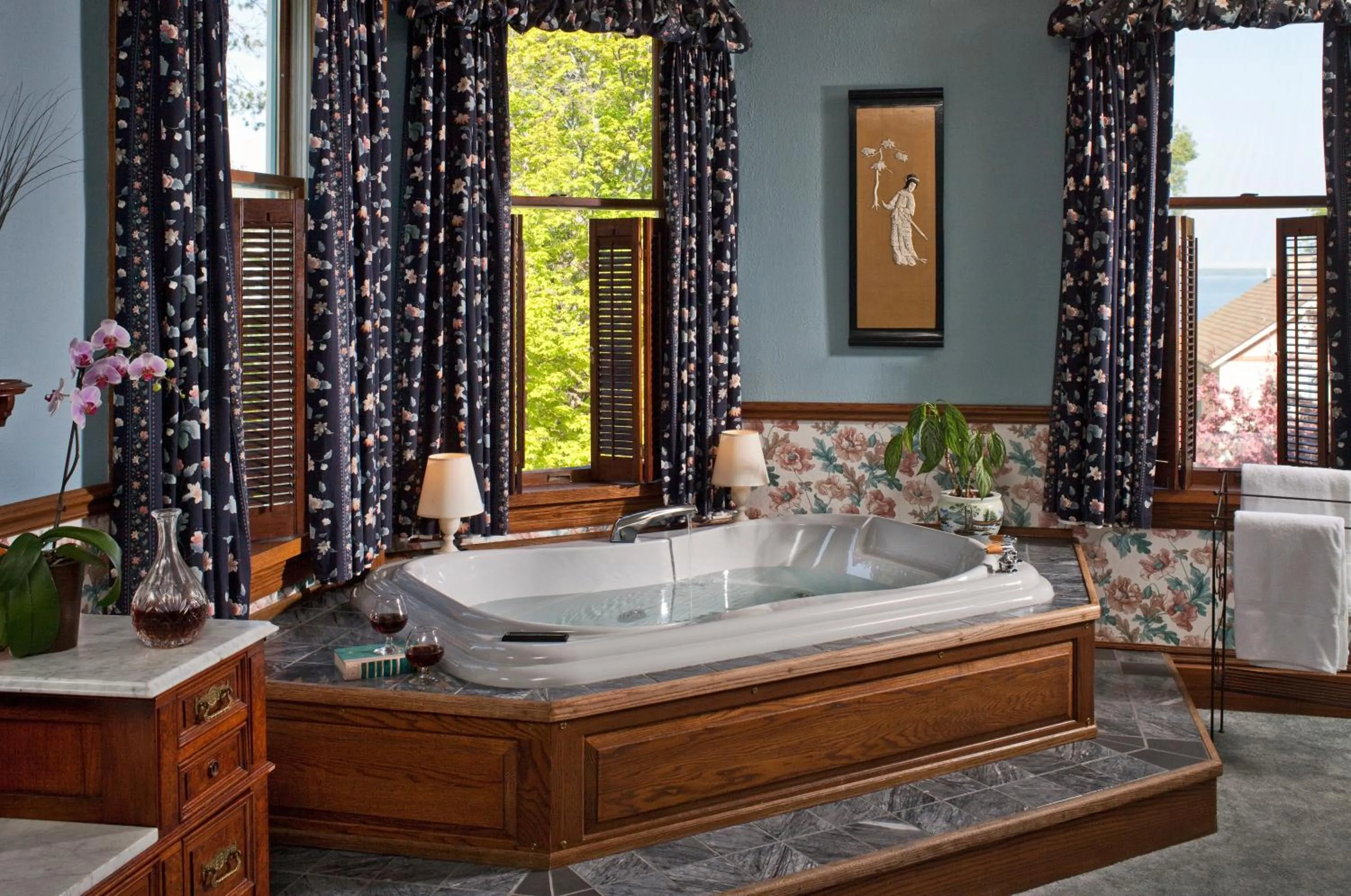 Bathroom in Old Rittenhouse Inn