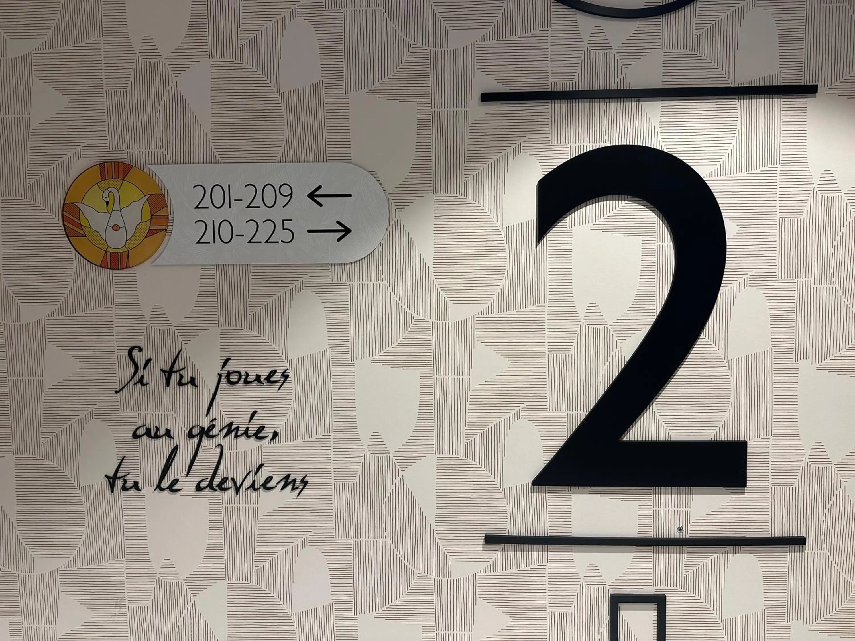 Decorative detail in Dali Hôtel Montauban