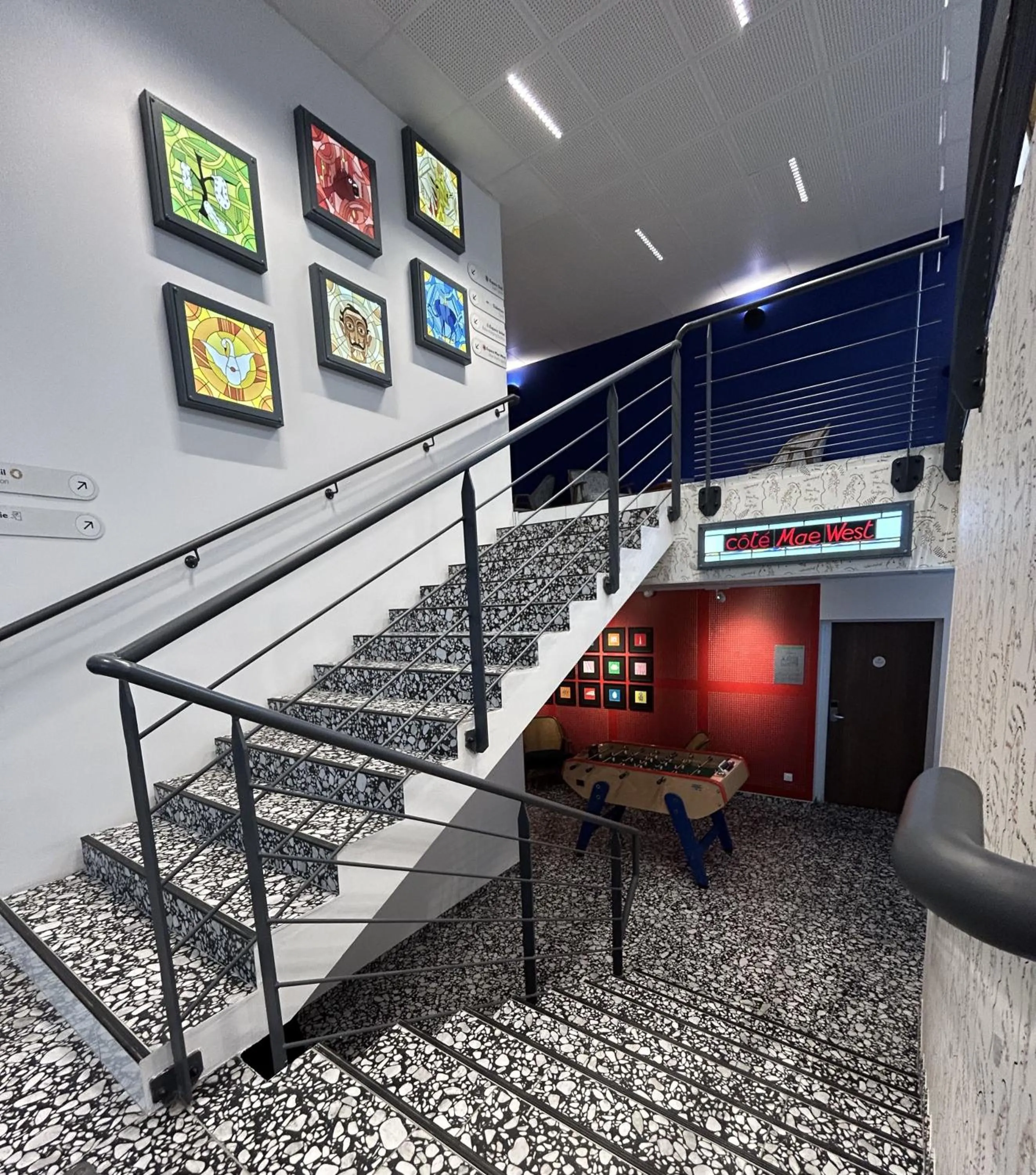 Property building in Dali Hôtel Montauban