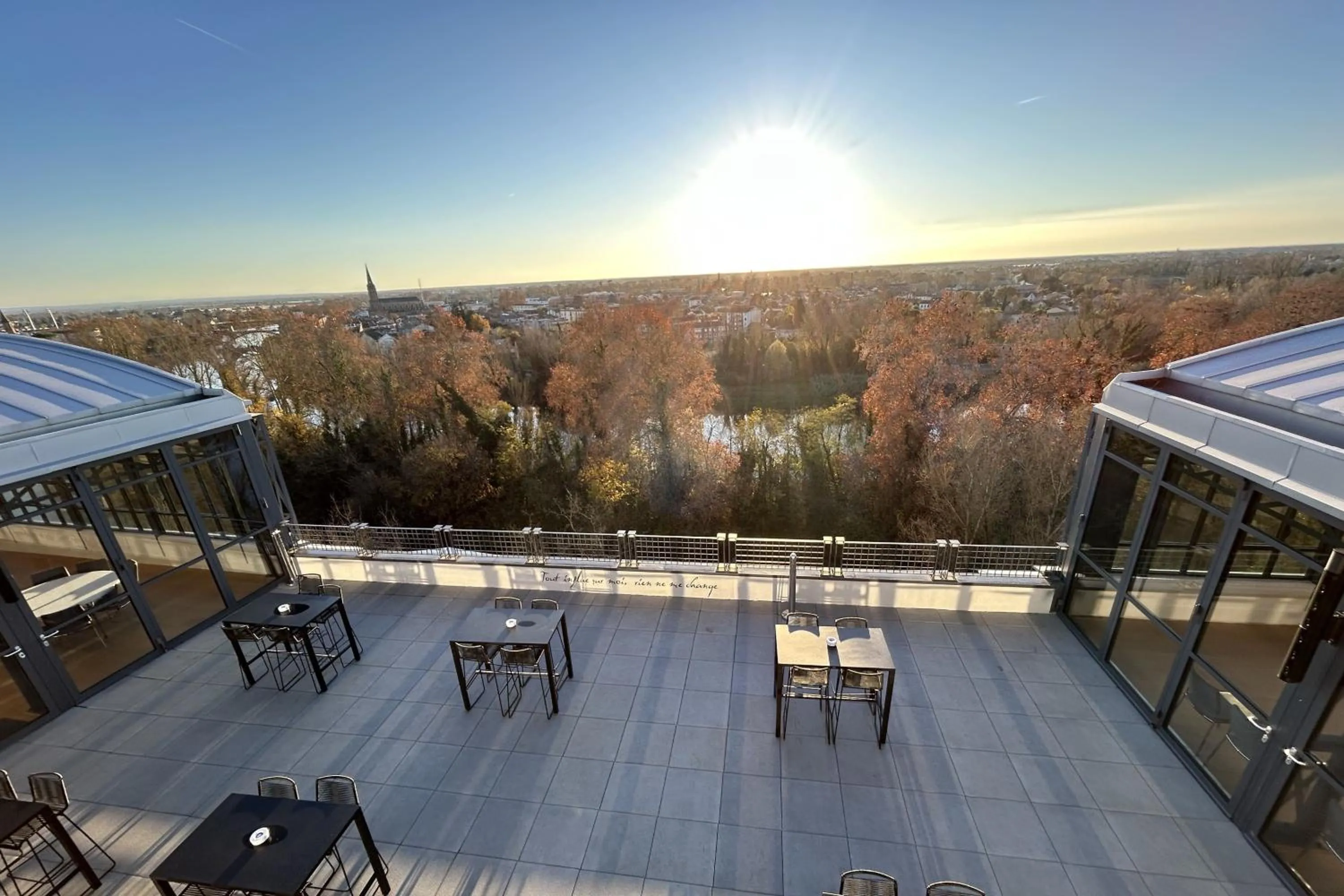 Patio in Dali Hôtel Montauban