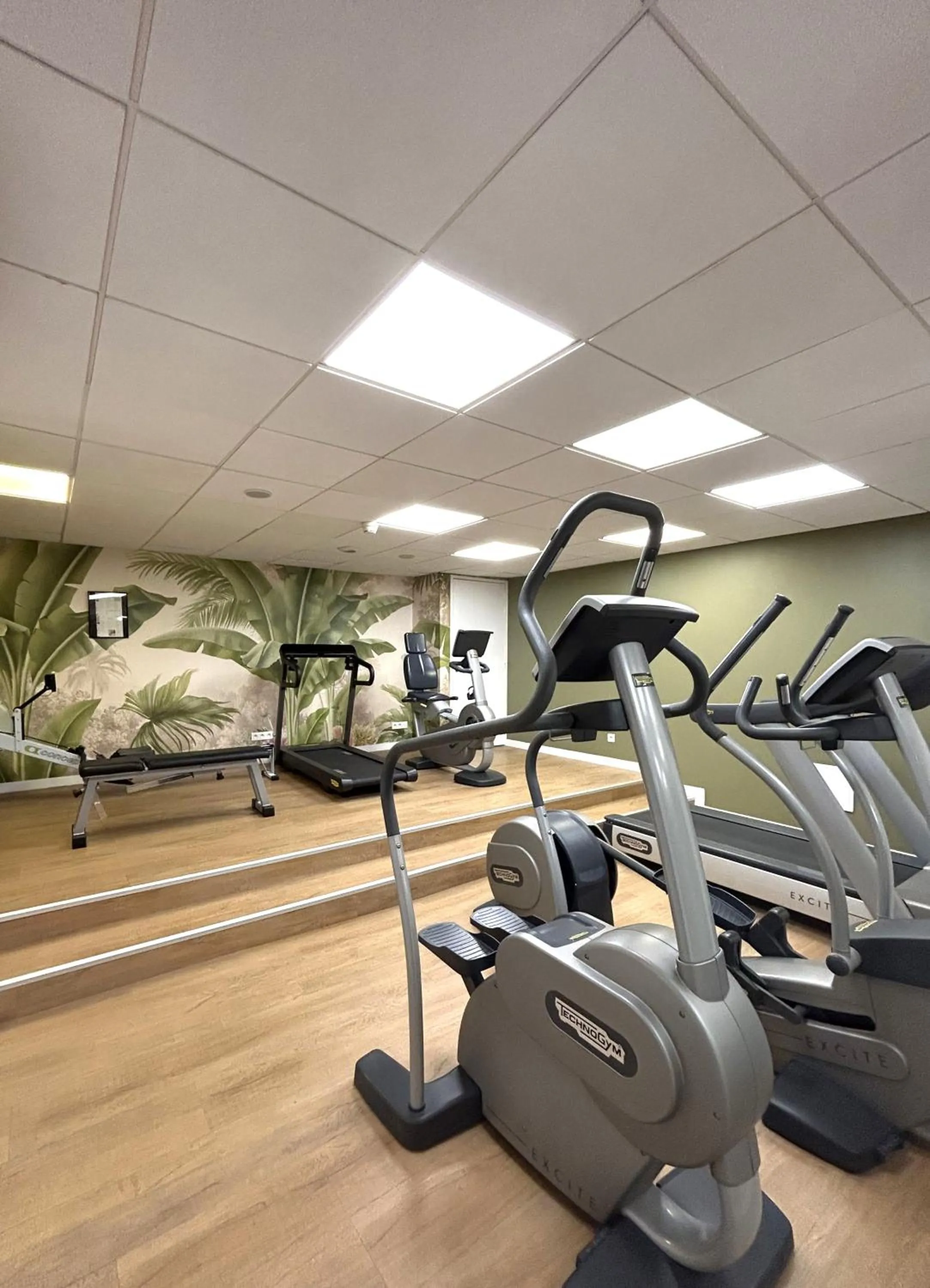Fitness centre/facilities in Dali Hôtel Montauban