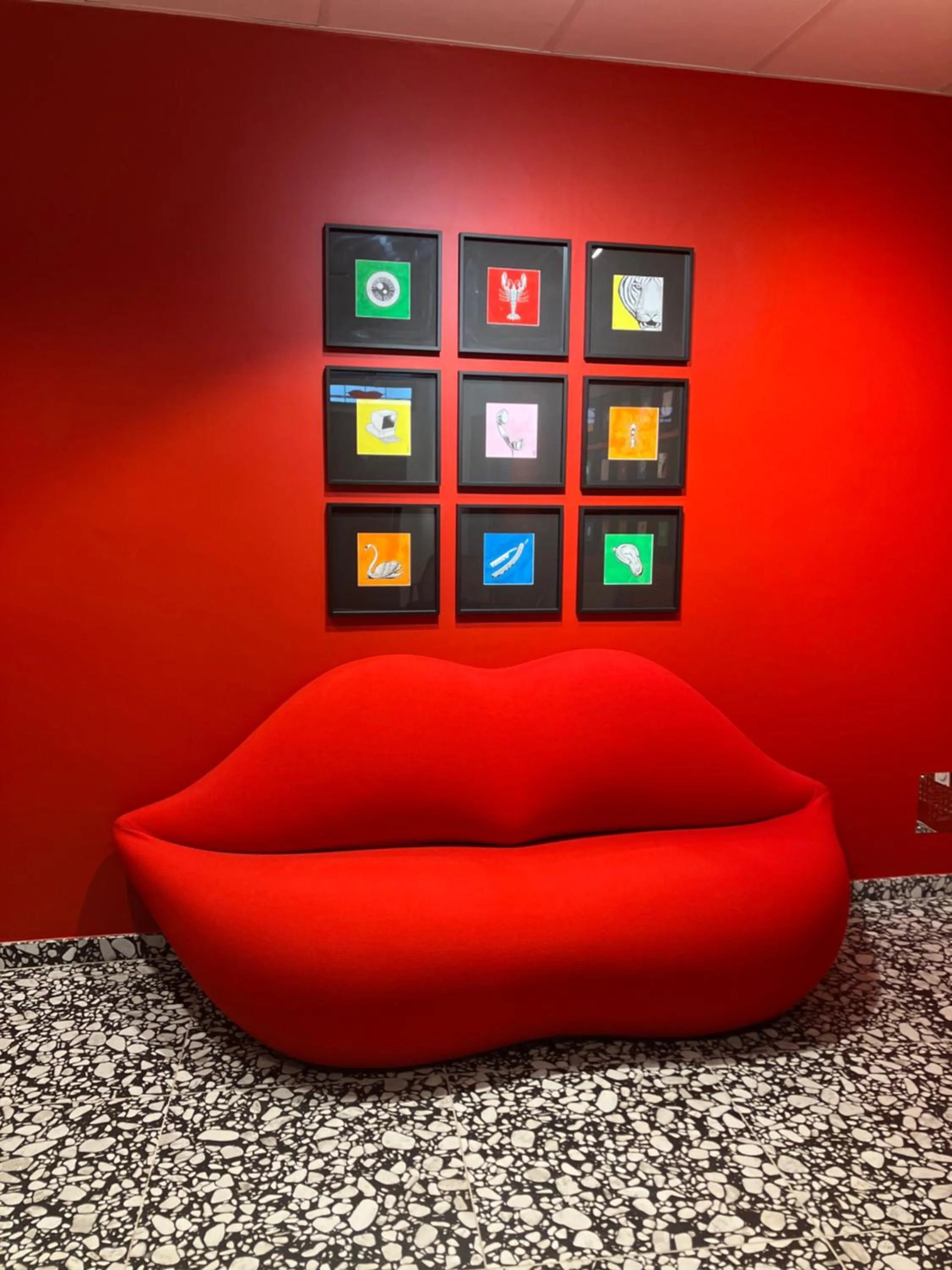 Decorative detail in Dali Hôtel Montauban