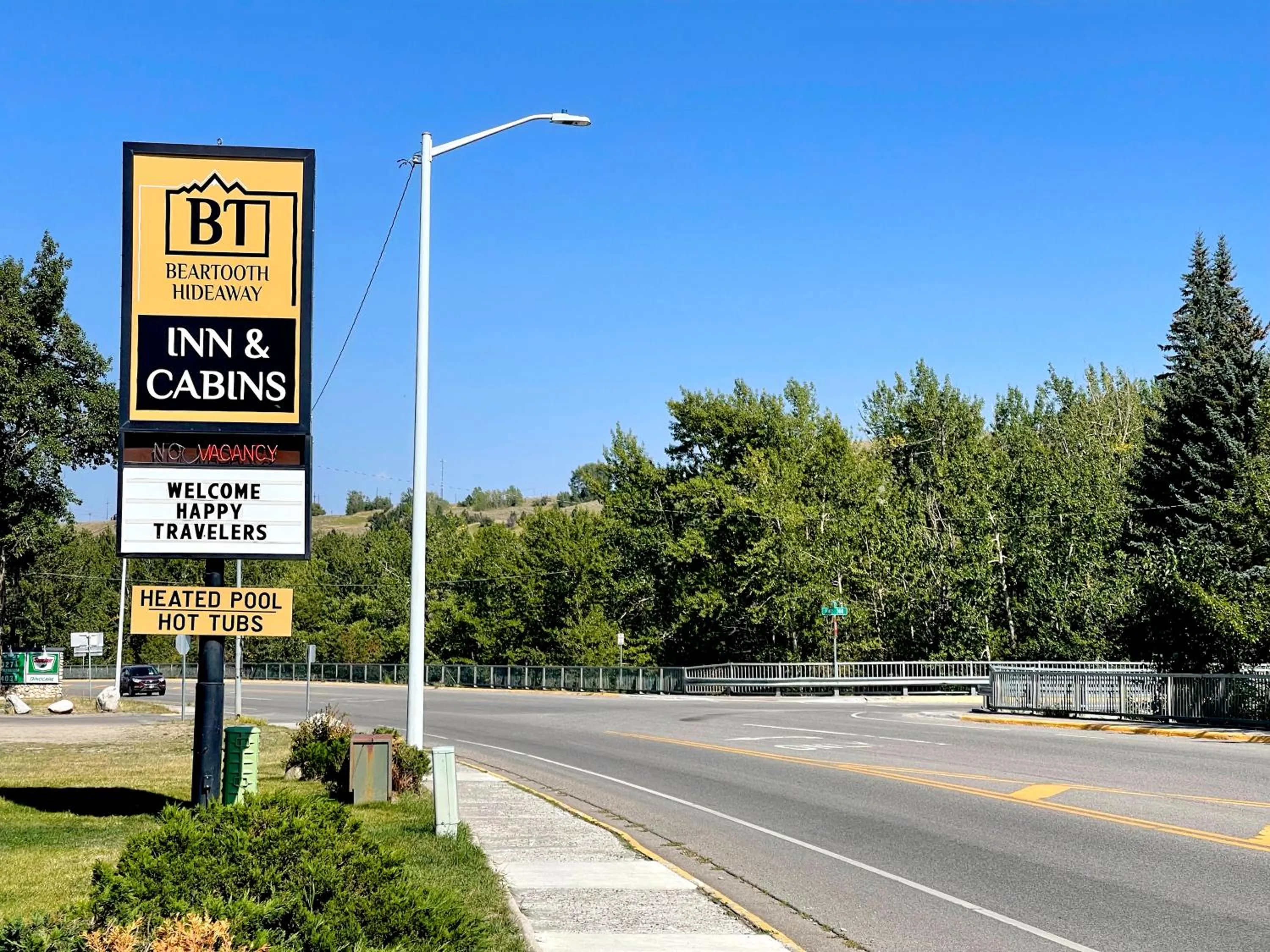 Property building in Beartooth Hideaway Inn & Cabins