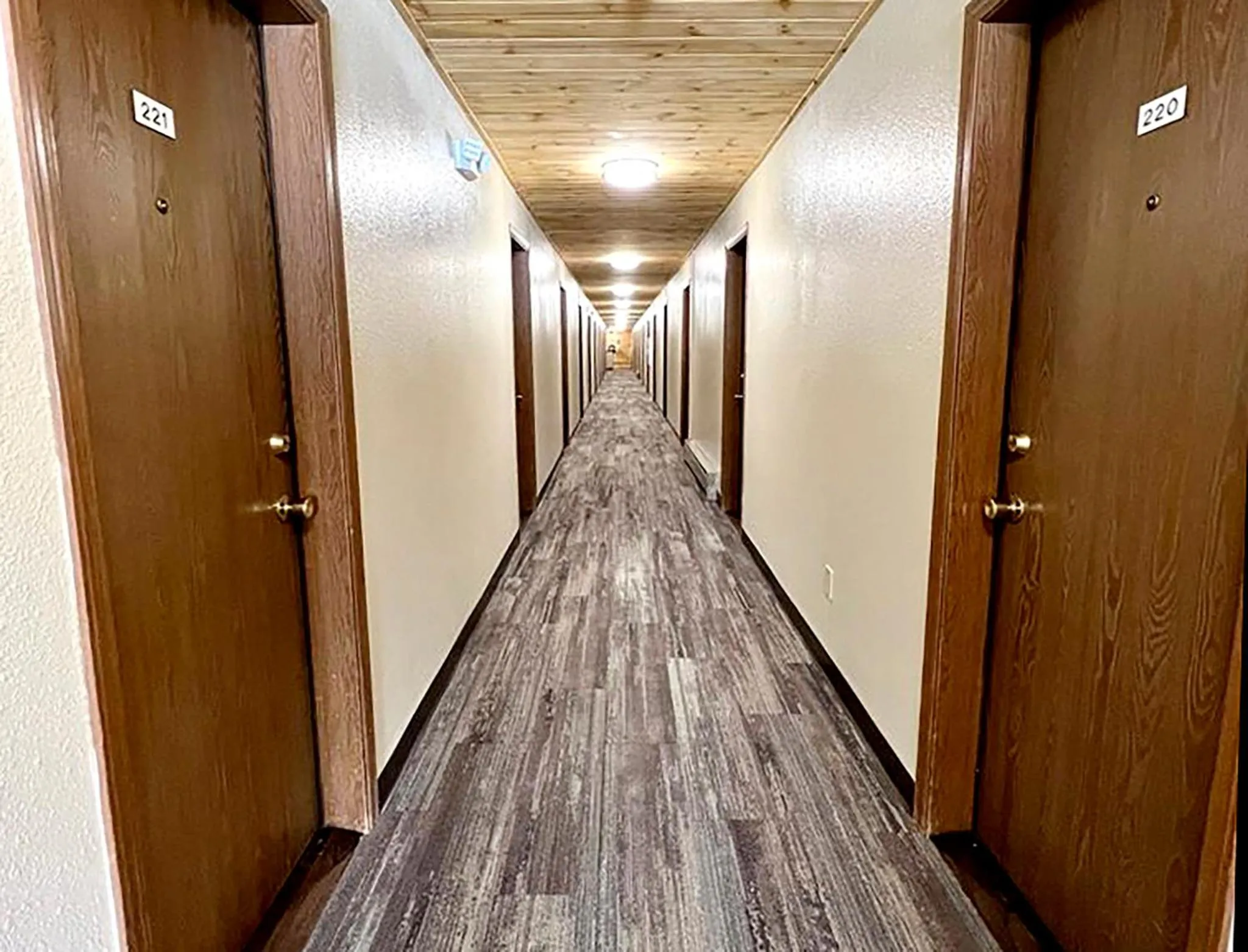 Property building in Beartooth Hideaway Inn & Cabins