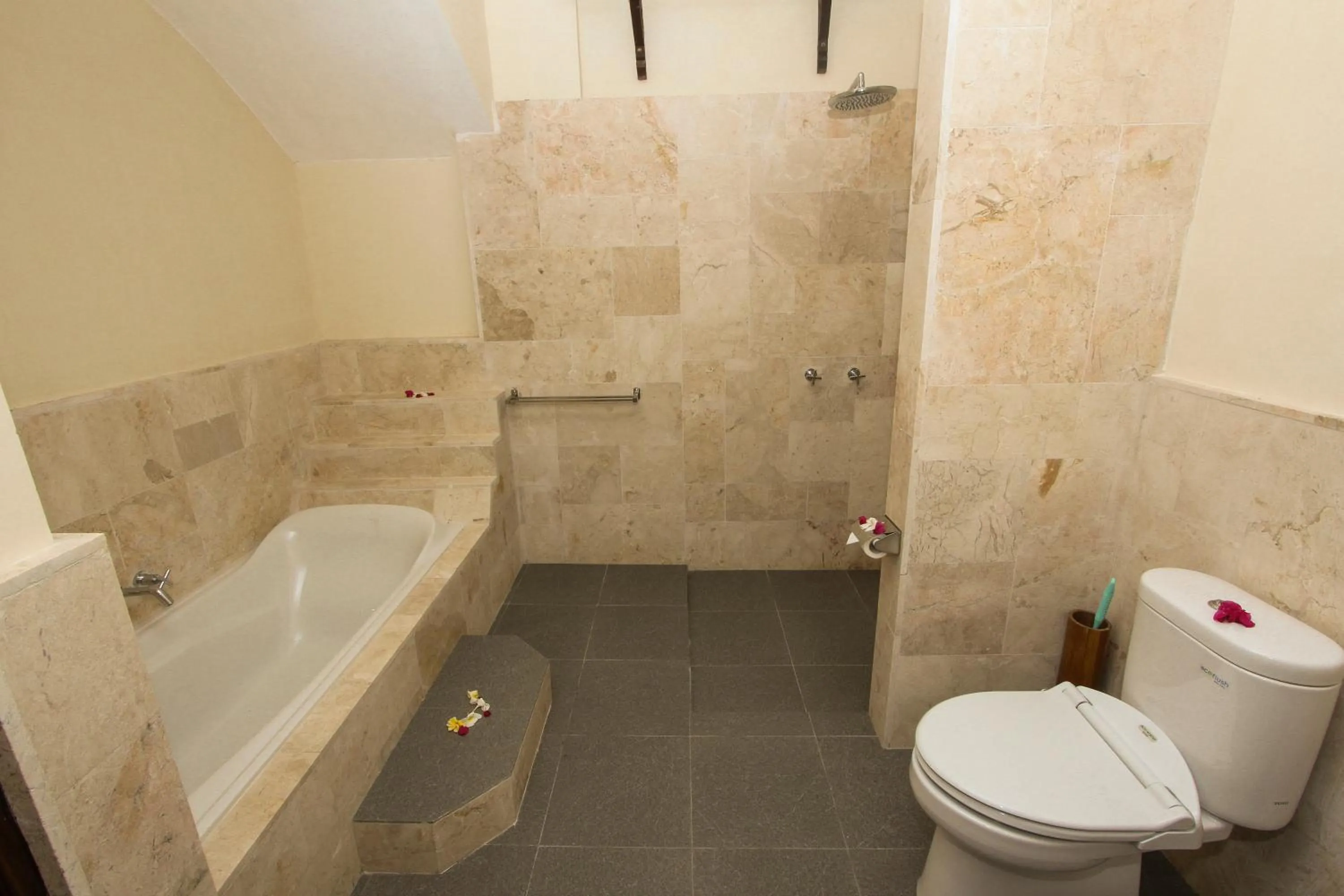 Bathroom in Rinjani Lodge