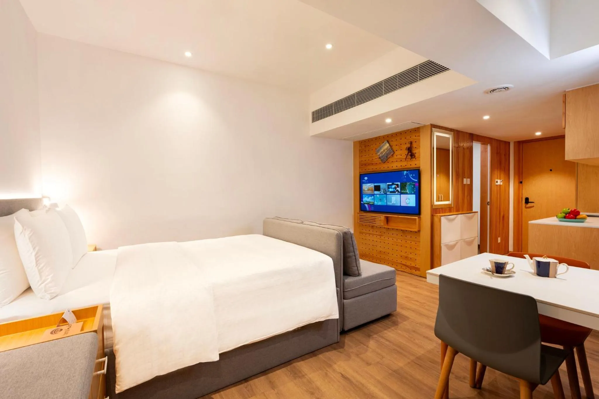 Photo of the whole room, Bed in Shama Hub Metro South Hong Kong