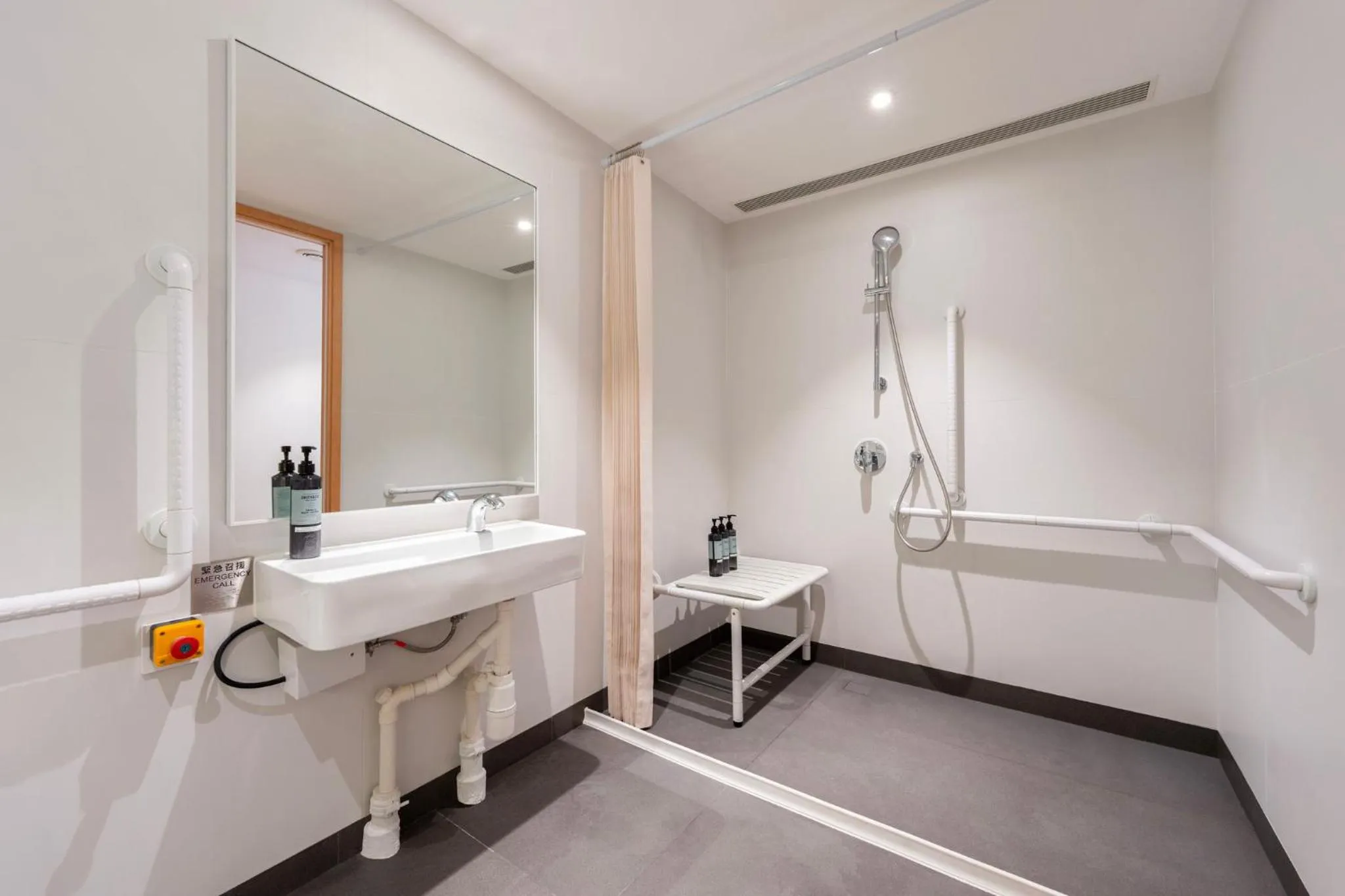 Photo of the whole room in Shama Hub Metro South Hong Kong