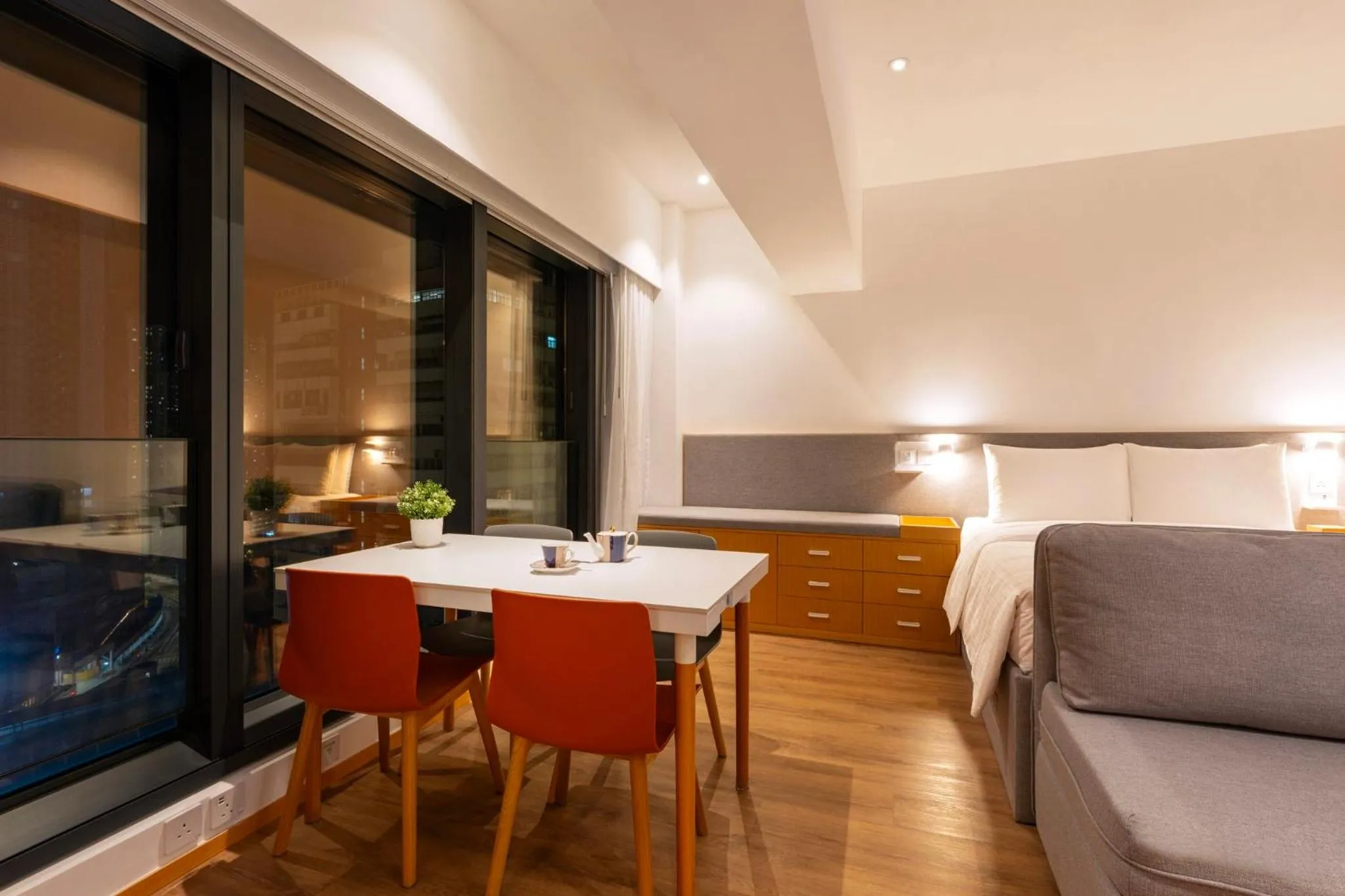 Photo of the whole room, Bed in Shama Hub Metro South Hong Kong