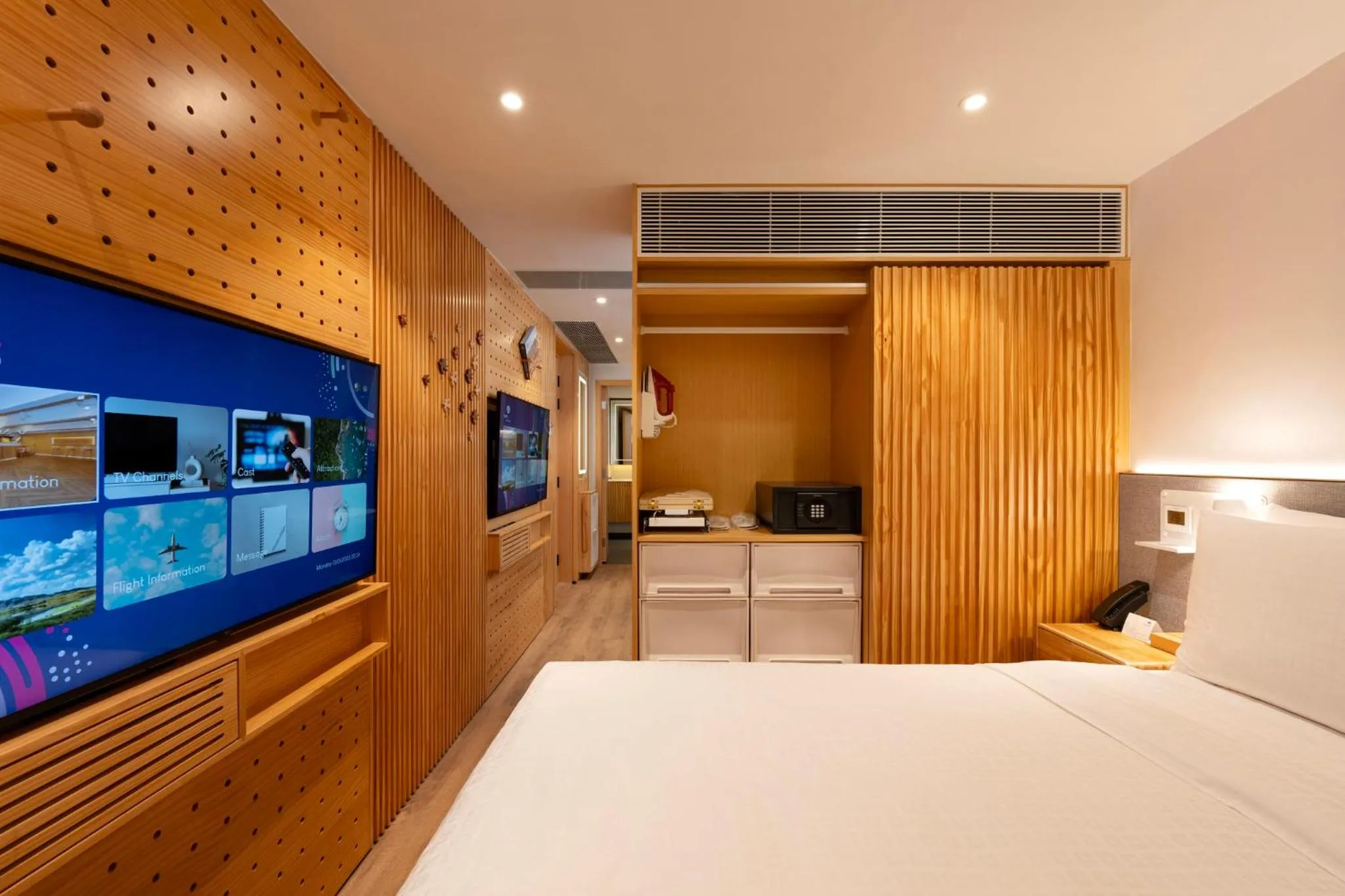 Photo of the whole room, Bed in Shama Hub Metro South Hong Kong
