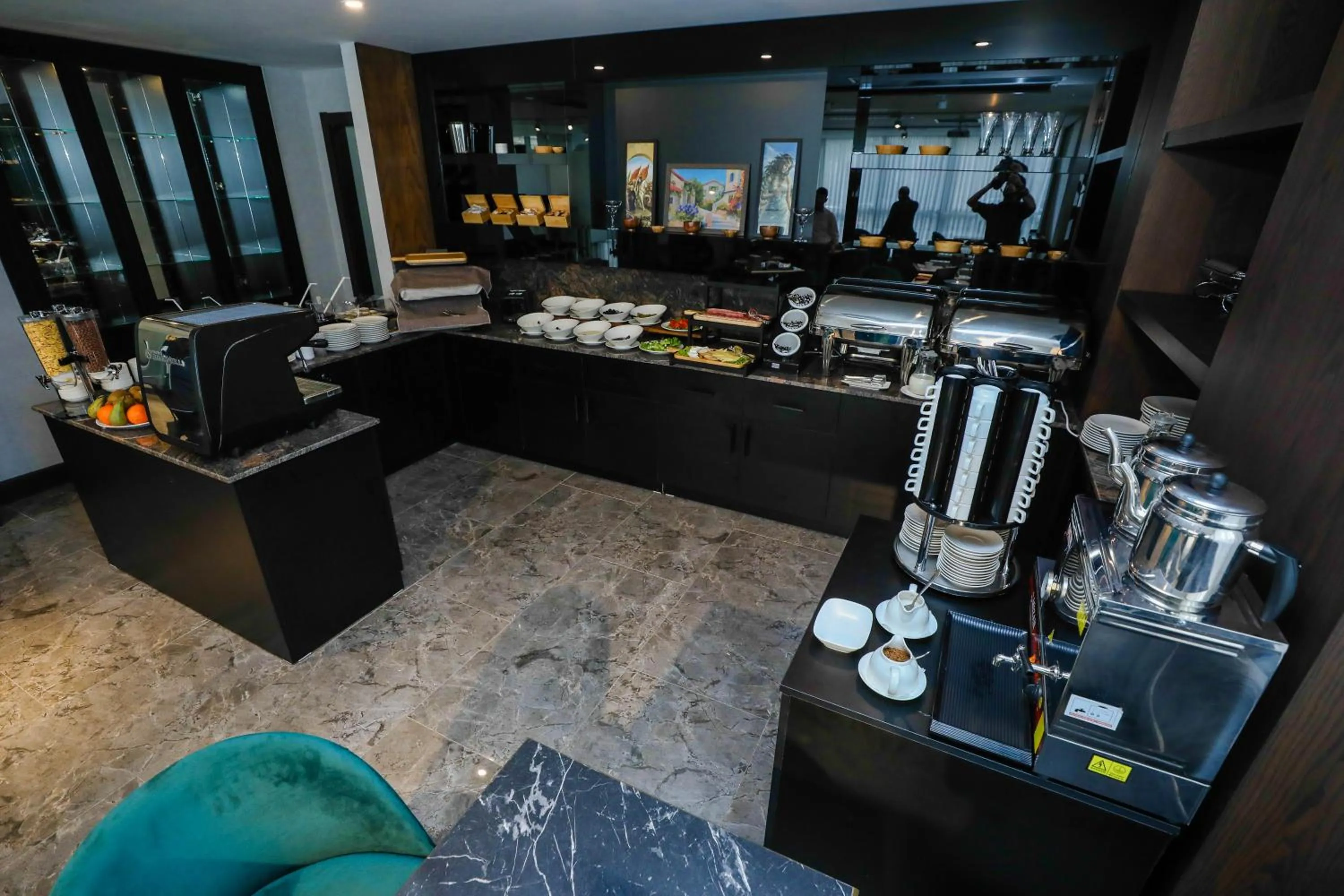 Restaurant/places to eat in Arium Hotel Baku