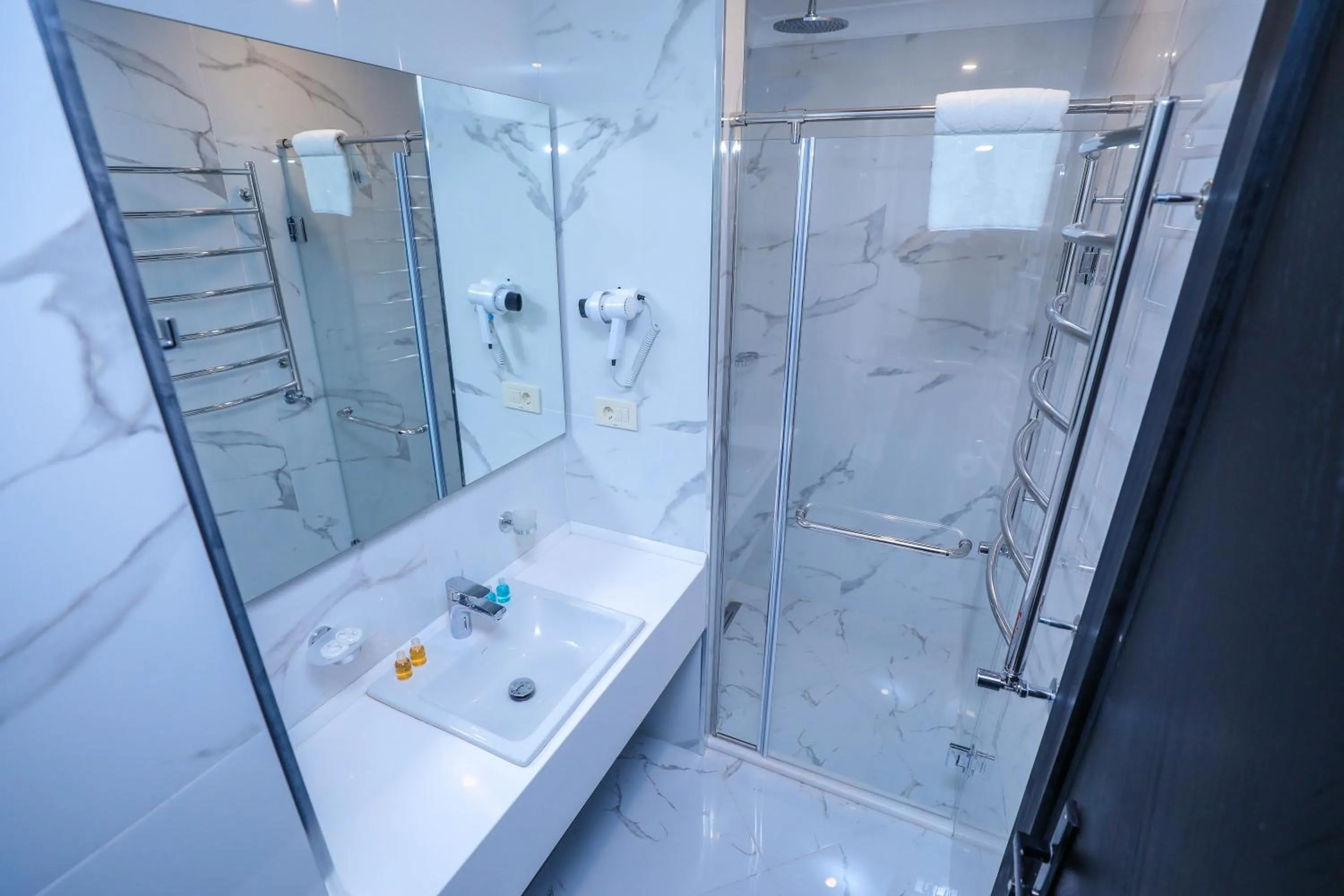 Shower in Arium Hotel Baku