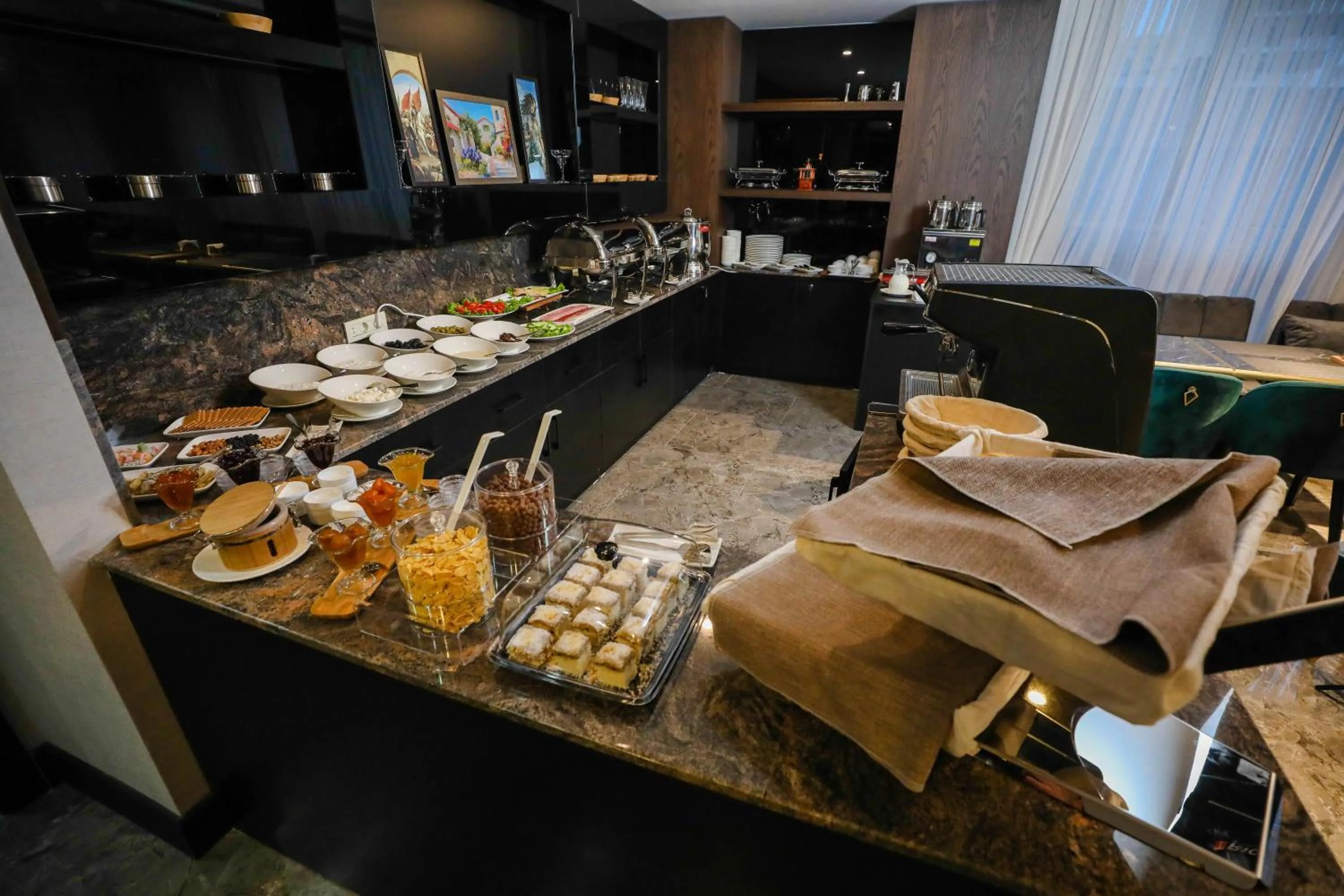 Restaurant/places to eat in Arium Hotel Baku