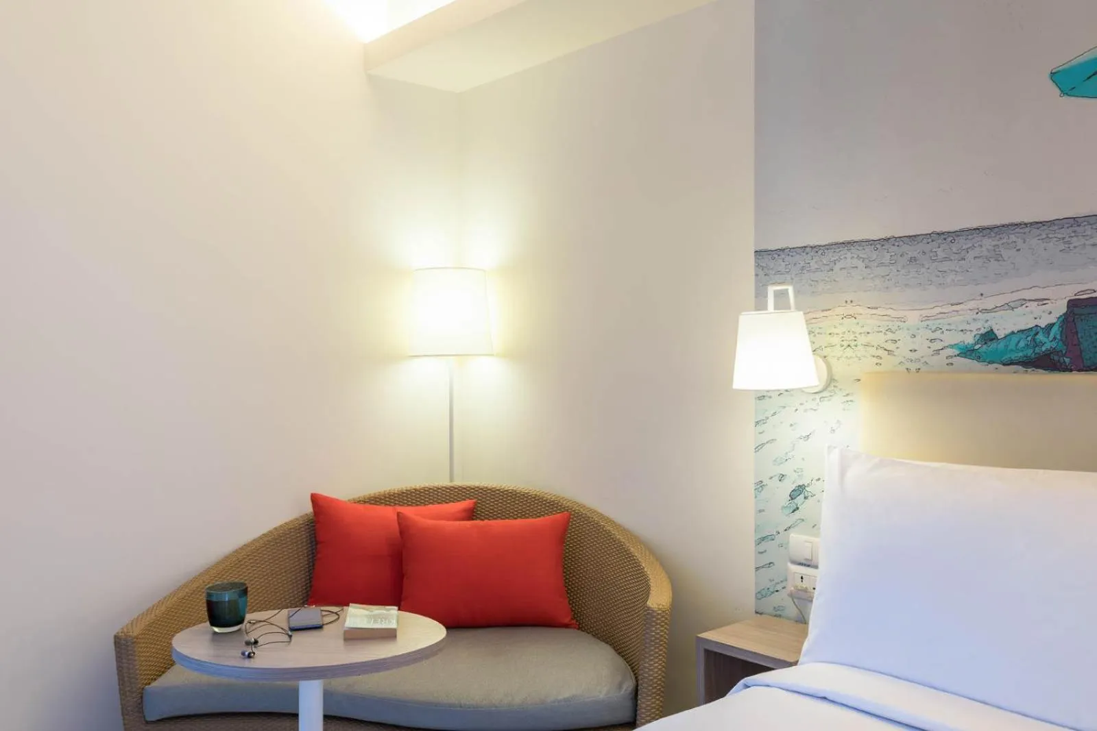 Bedroom, Bed in Travelodge Pattaya