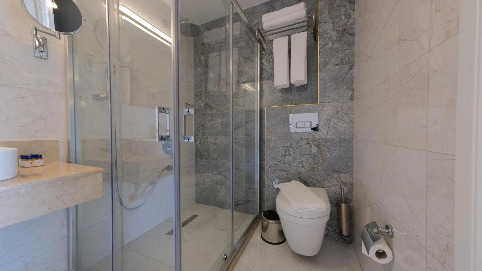 Bathroom in Mai İnci Otel