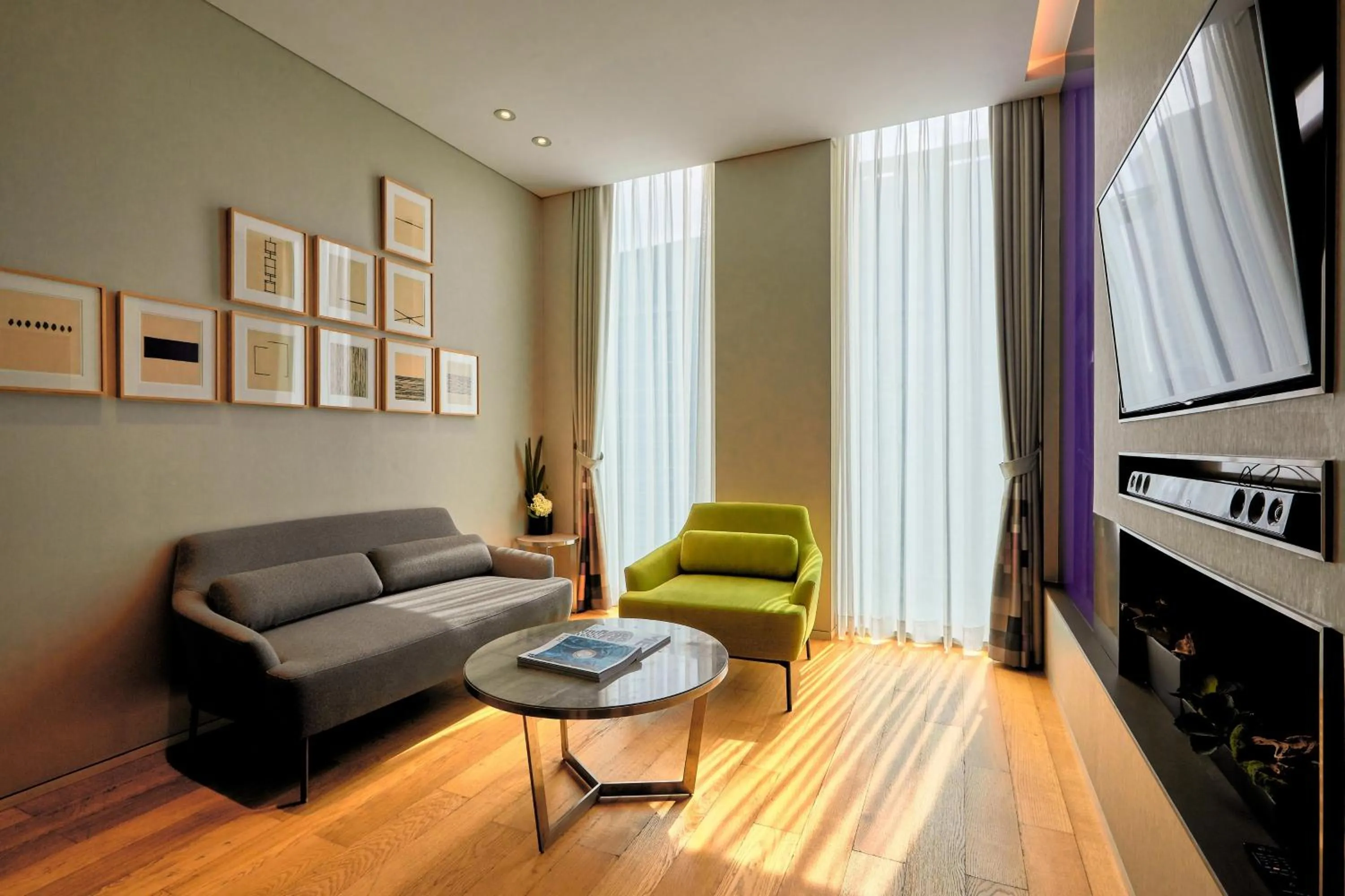 Photo of the whole room in Aloft Seoul Gangnam