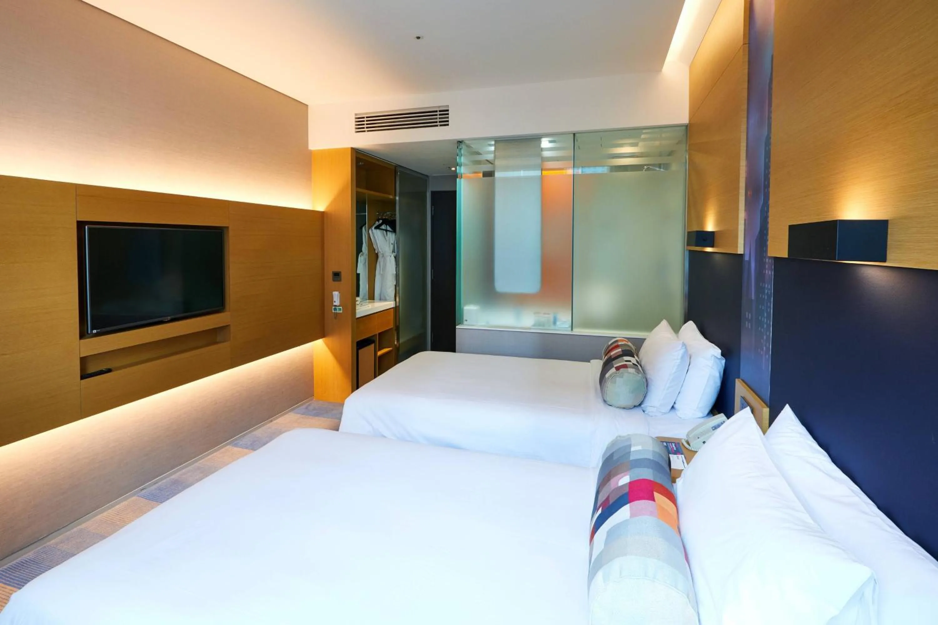 Photo of the whole room, Bed in Aloft Seoul Gangnam