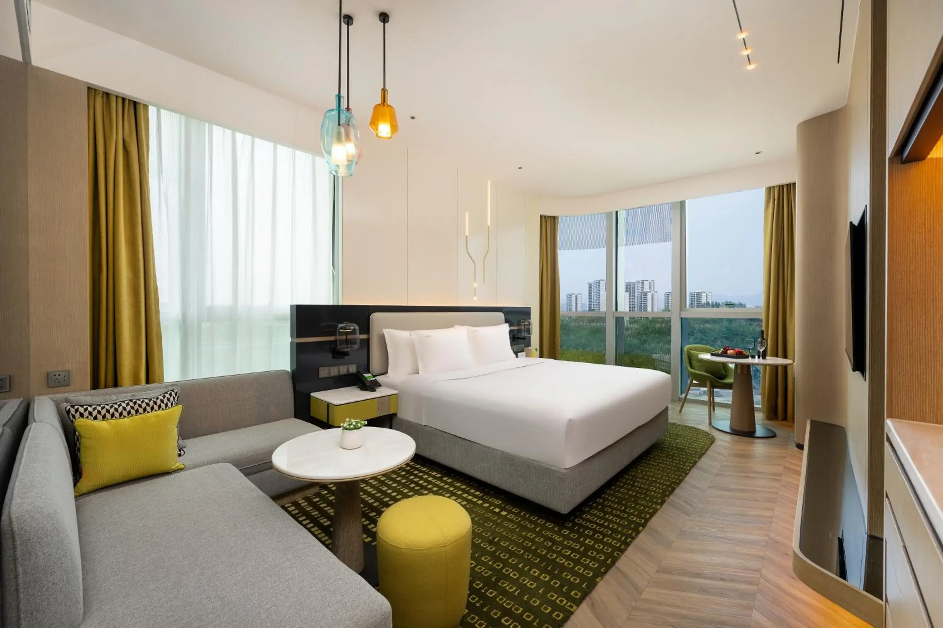 Standard King Room with Garden View in Holiday Inn Chongqing Data Valley by IHG Standard King Room with Garden View in Holiday Inn Chongqing Data Valley by IHG
