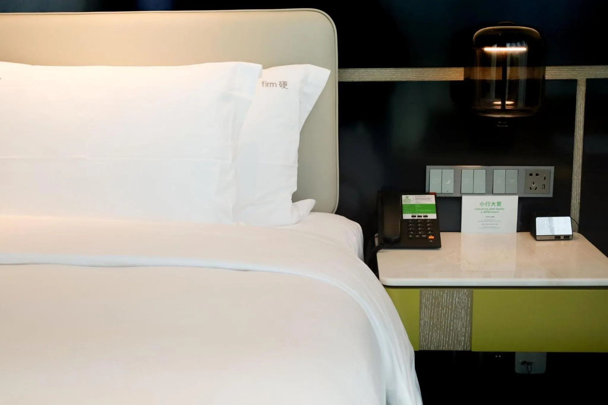 Photo of the whole room, Bed in Holiday Inn Chongqing Data Valley by IHG