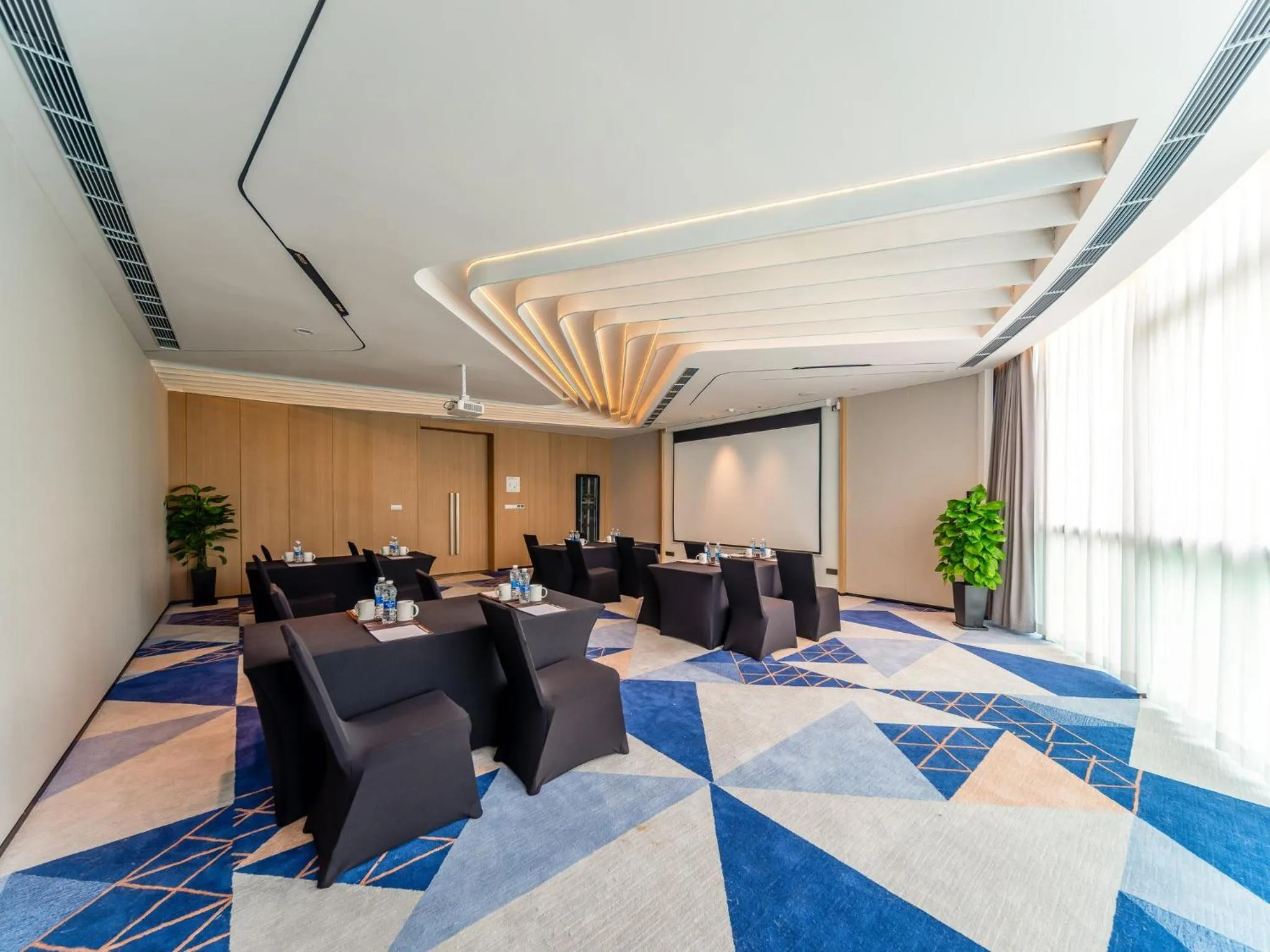 Meeting/conference room in Holiday Inn Chongqing Data Valley by IHG