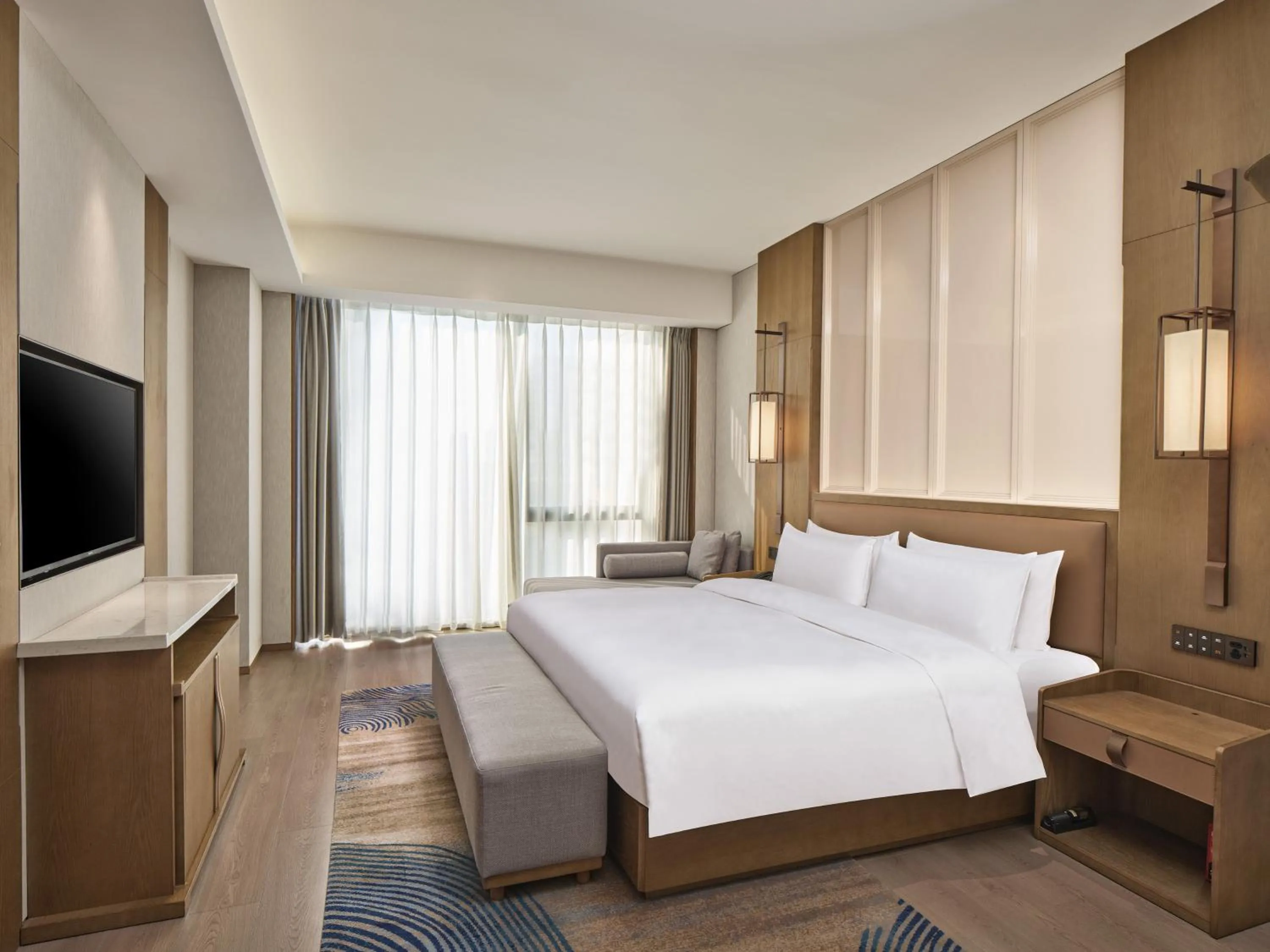Photo of the whole room, Bed in Crowne Plaza Chengdu Wuhou by IHG