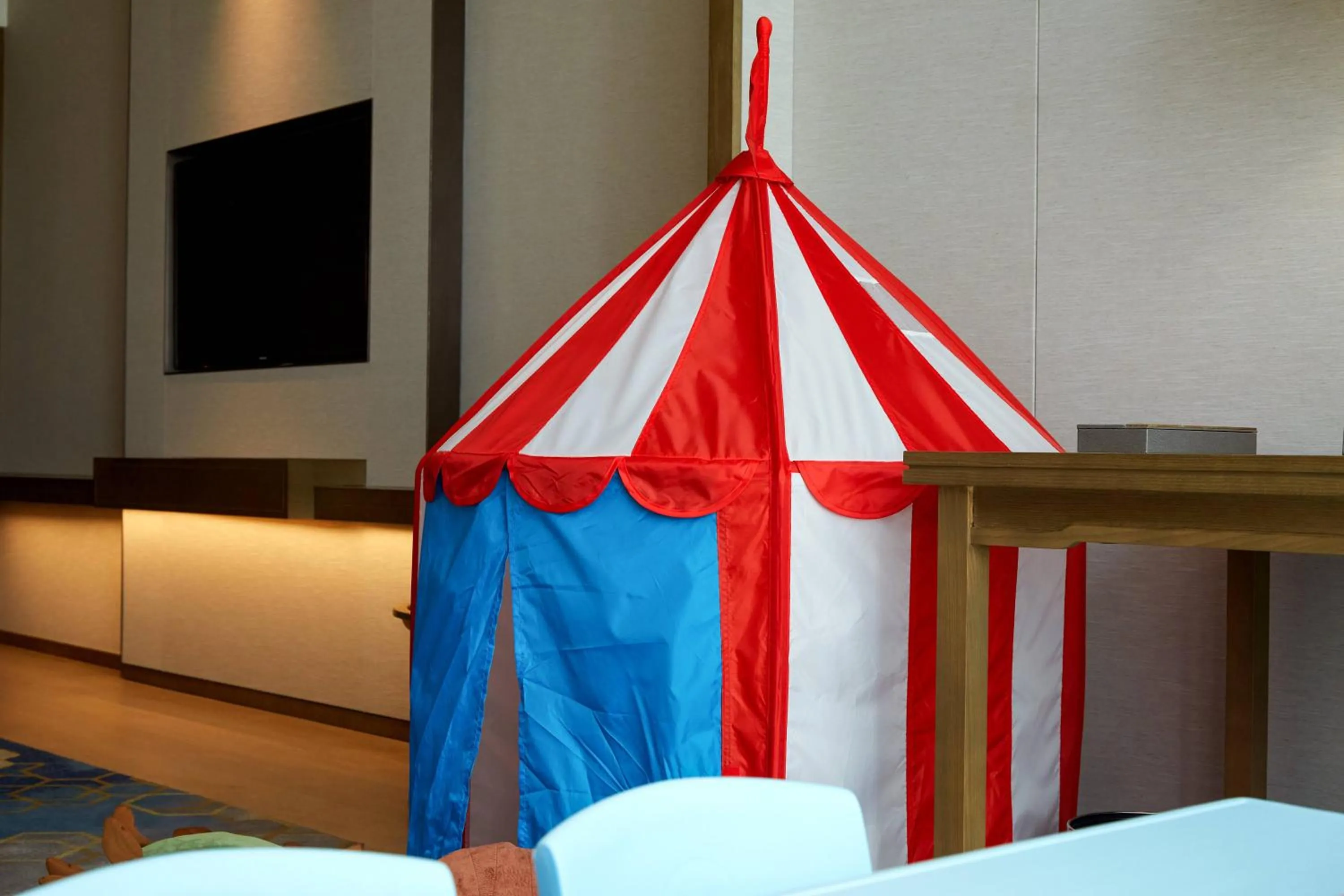 Bed in Crowne Plaza Chengdu Wuhou by IHG