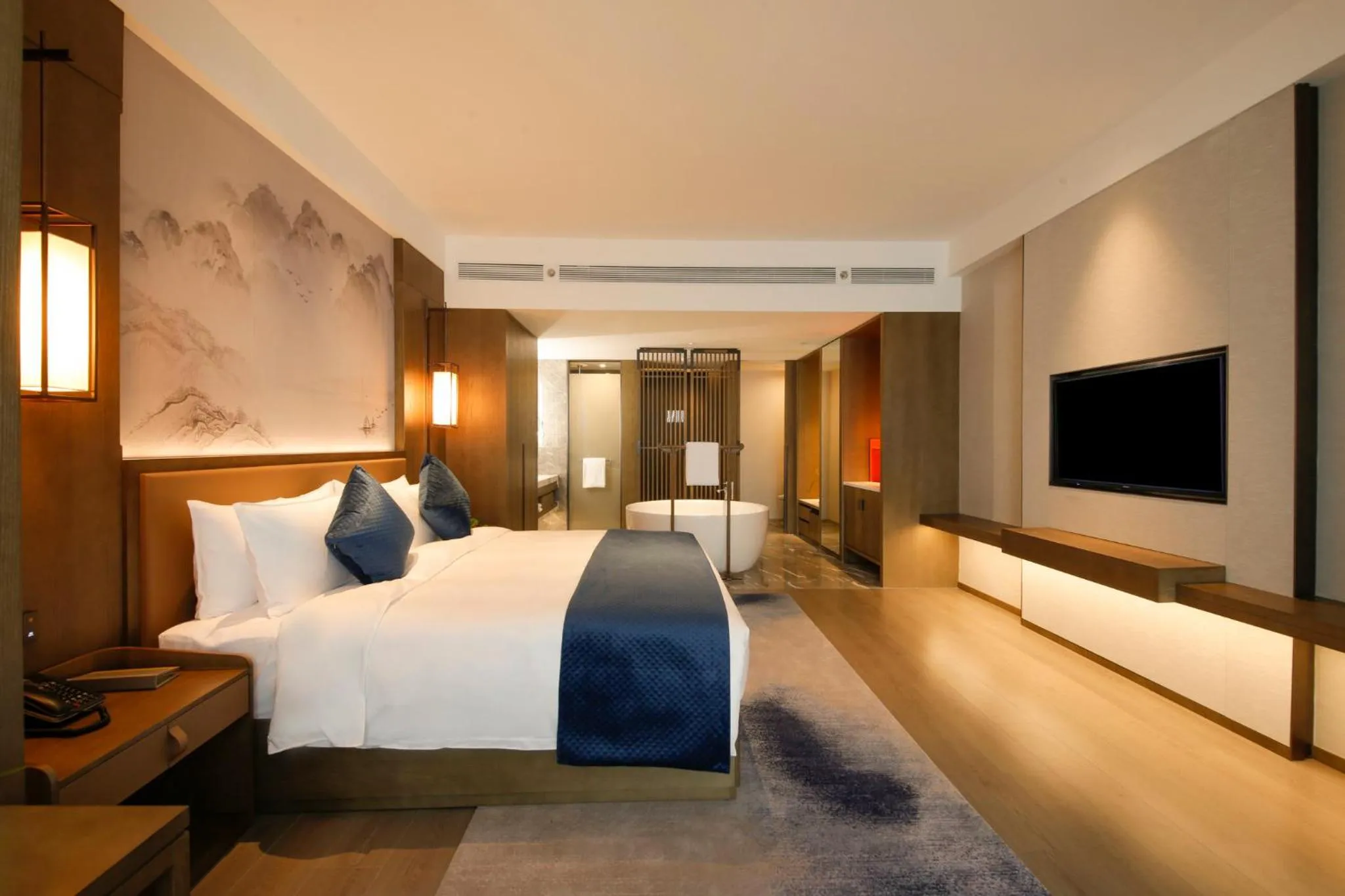 Photo of the whole room, Bed in Crowne Plaza Chengdu Wuhou by IHG