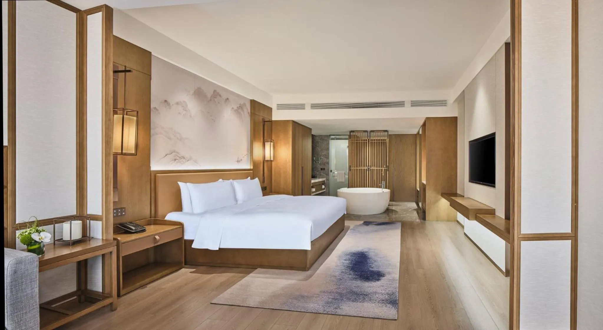 Photo of the whole room, Bed in Crowne Plaza Chengdu Wuhou by IHG