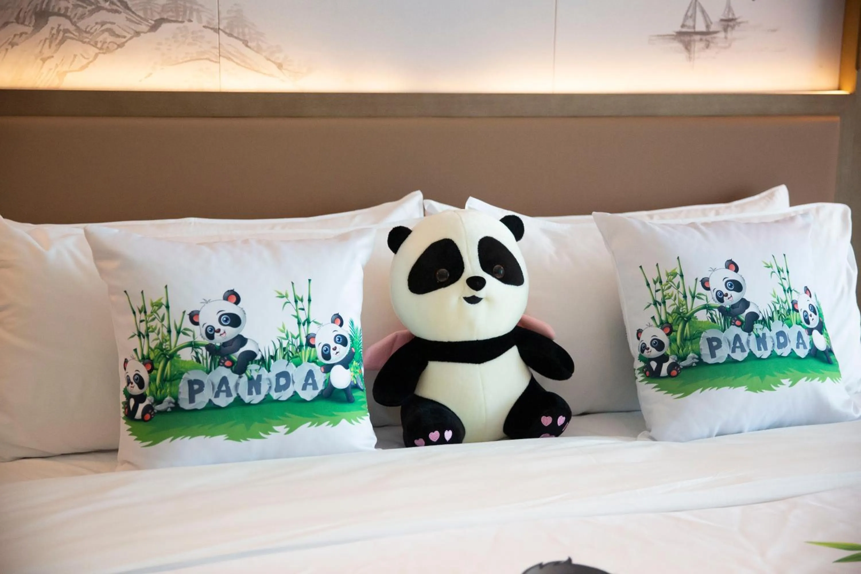 Bed in Crowne Plaza Chengdu Wuhou by IHG
