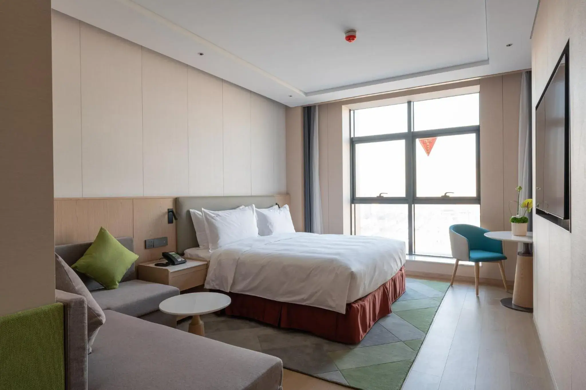 Standard King Room in Holiday Inn Taiyuan Sunshine by IHG Standard King Room in Holiday Inn Taiyuan Sunshine by IHG