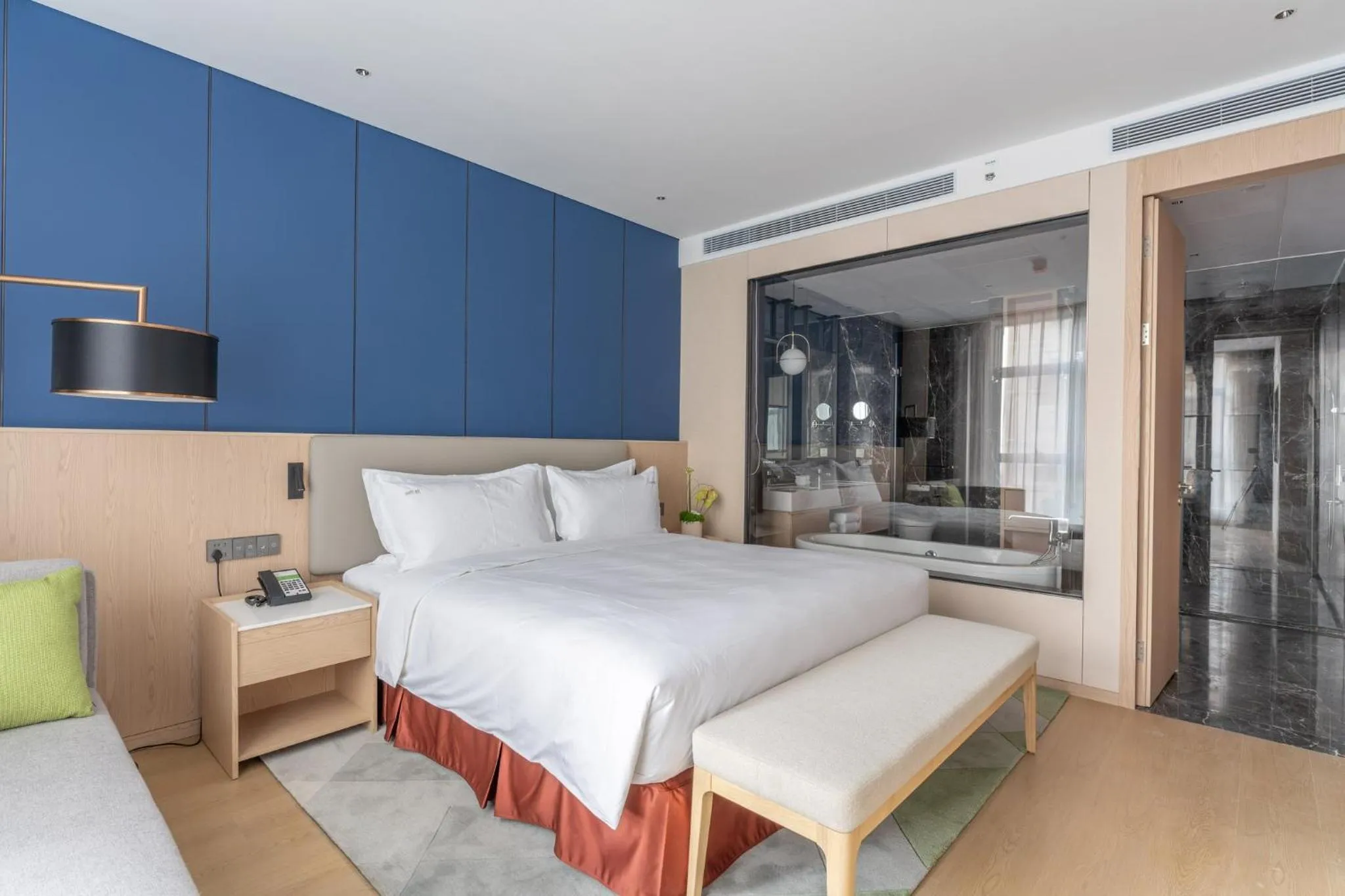 Photo of the whole room, Bed in Holiday Inn Taiyuan Sunshine by IHG