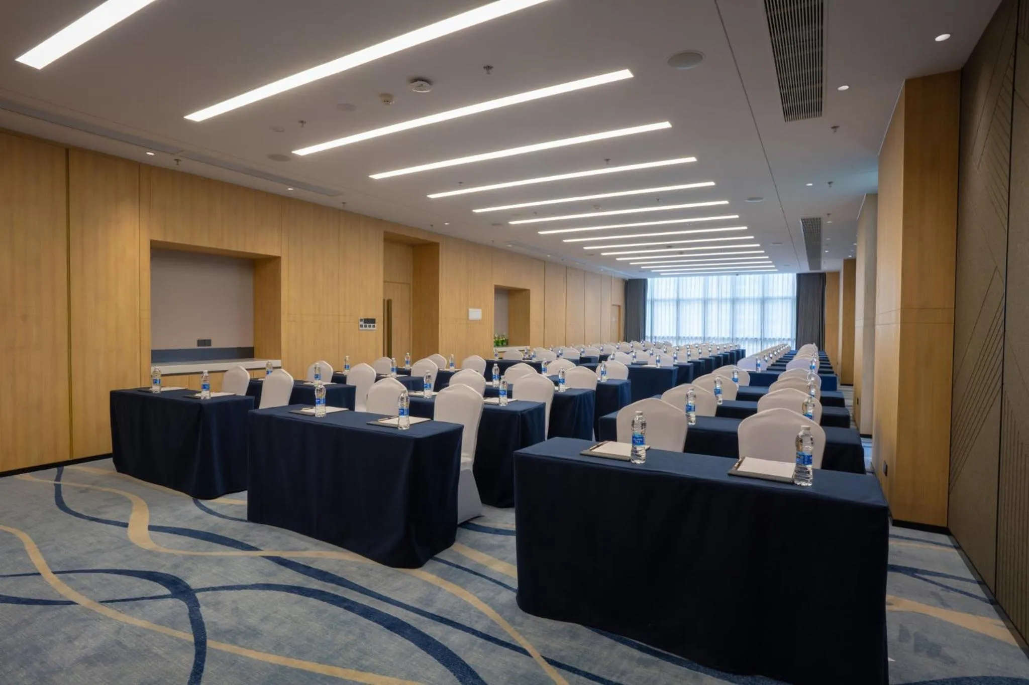 Meeting/conference room in Holiday Inn Express Guangzhou Panyu Dashi by IHG