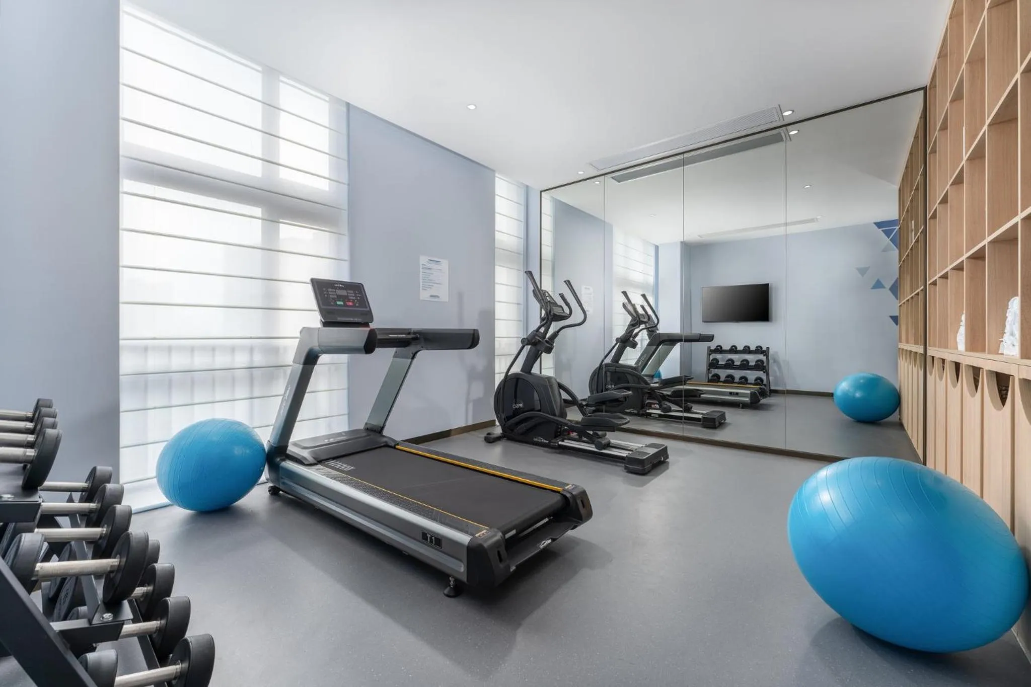 Fitness centre/facilities in Holiday Inn Express Guangzhou Panyu Dashi by IHG